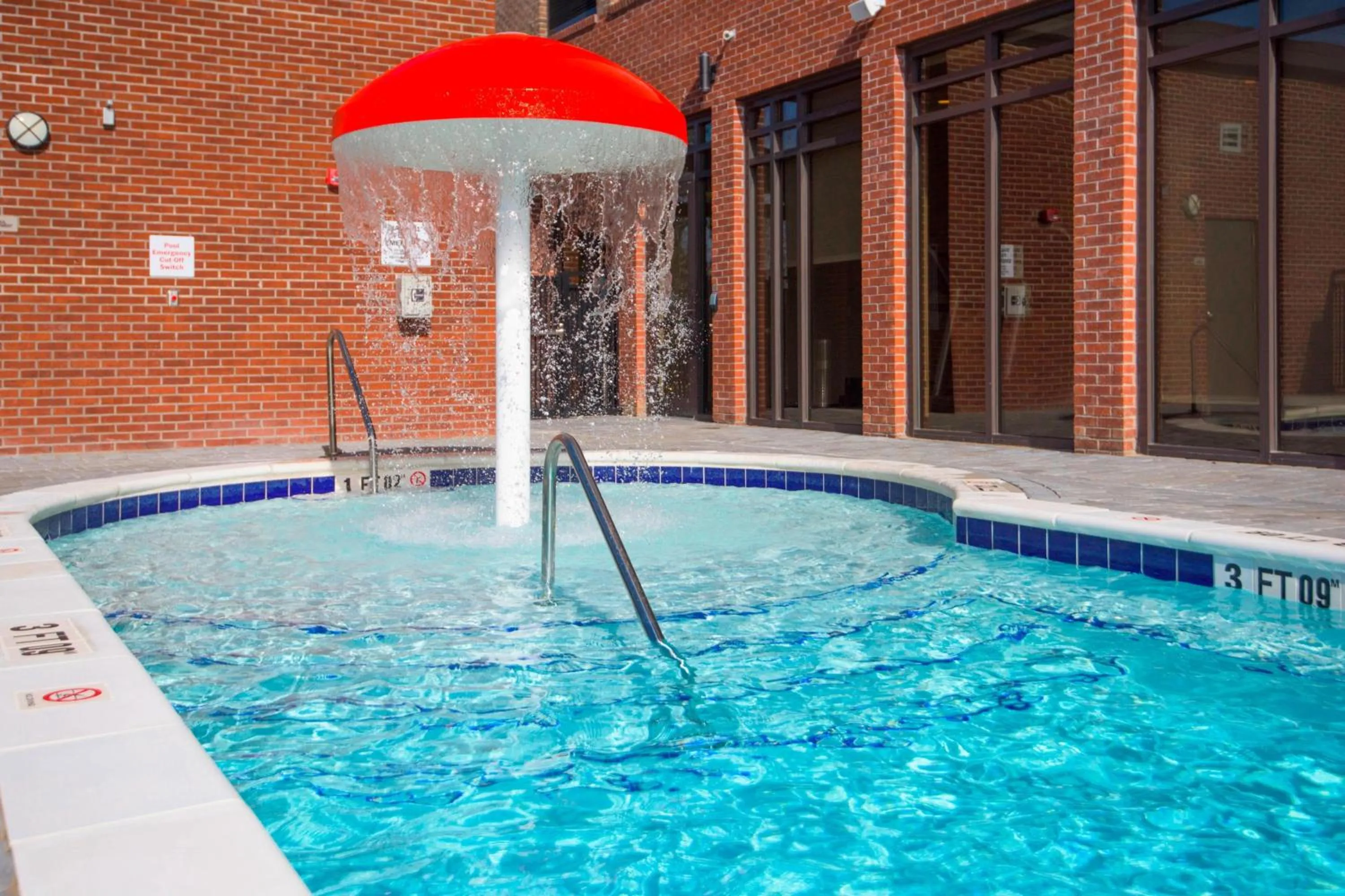 Swimming pool in SpringHill Suites by Marriott Wilmington Wrightsville Beach