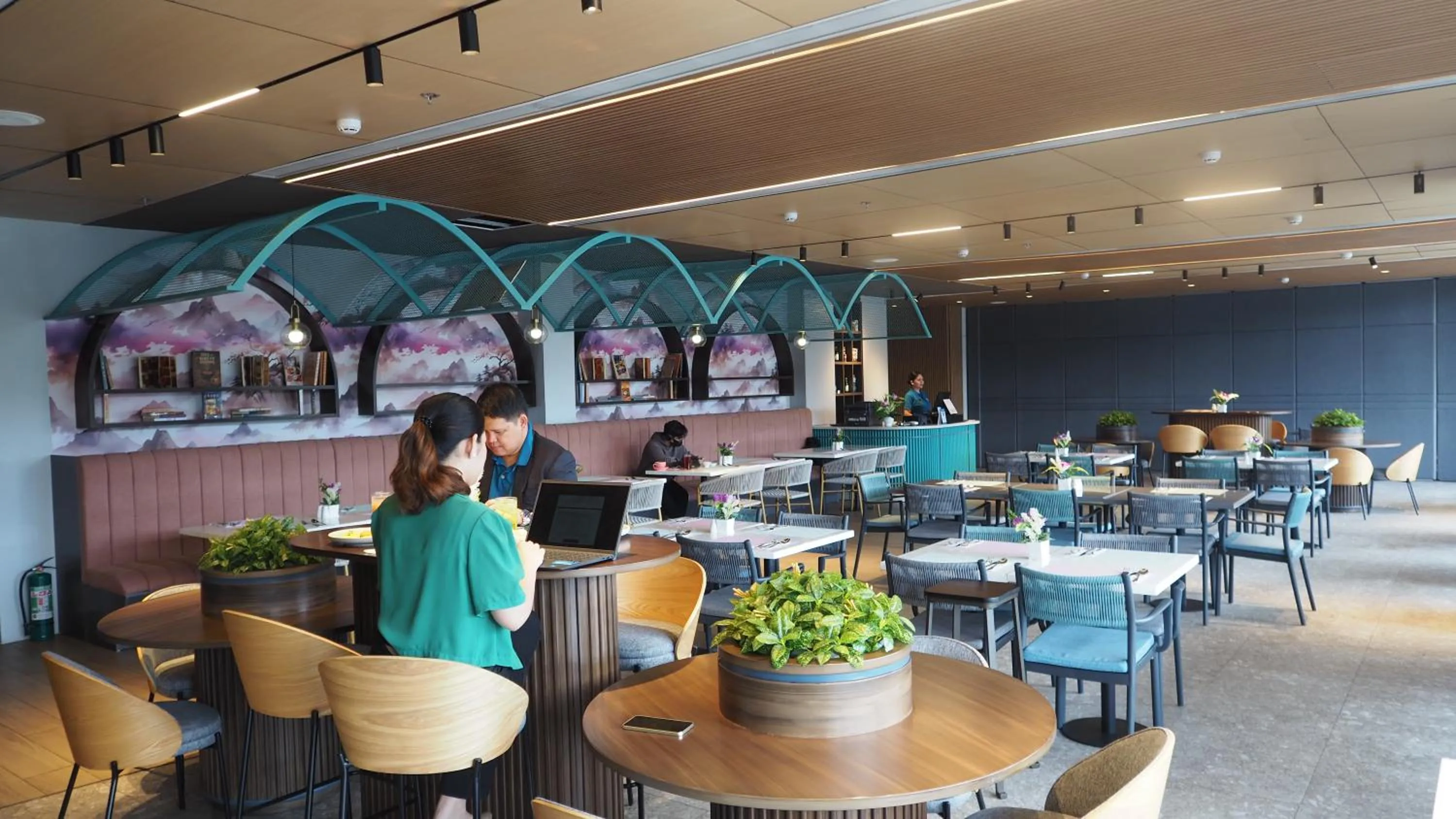 Restaurant/places to eat in Novel Hotel Manila