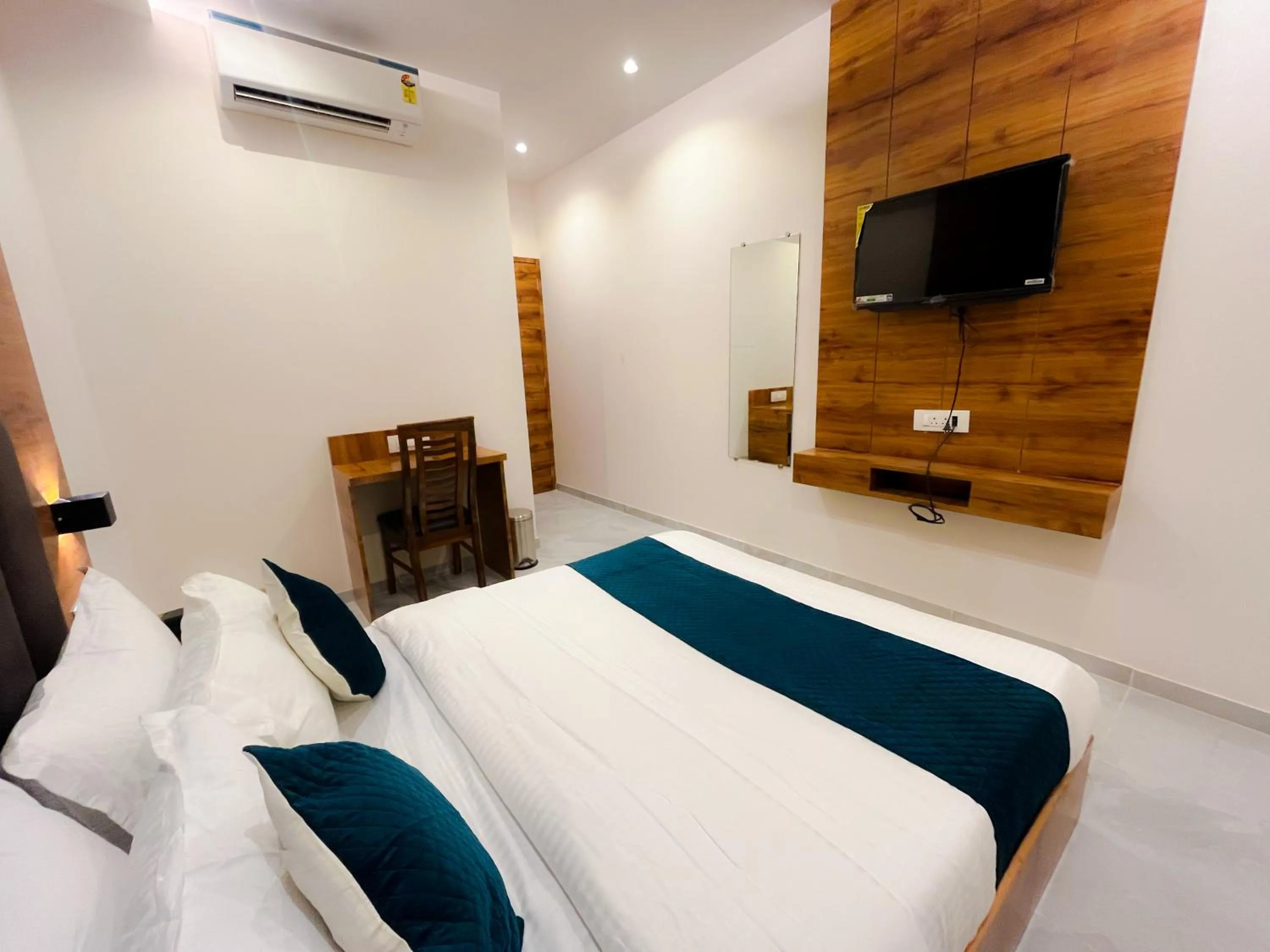 Communal lounge/ TV room in Hotel Grand Executive