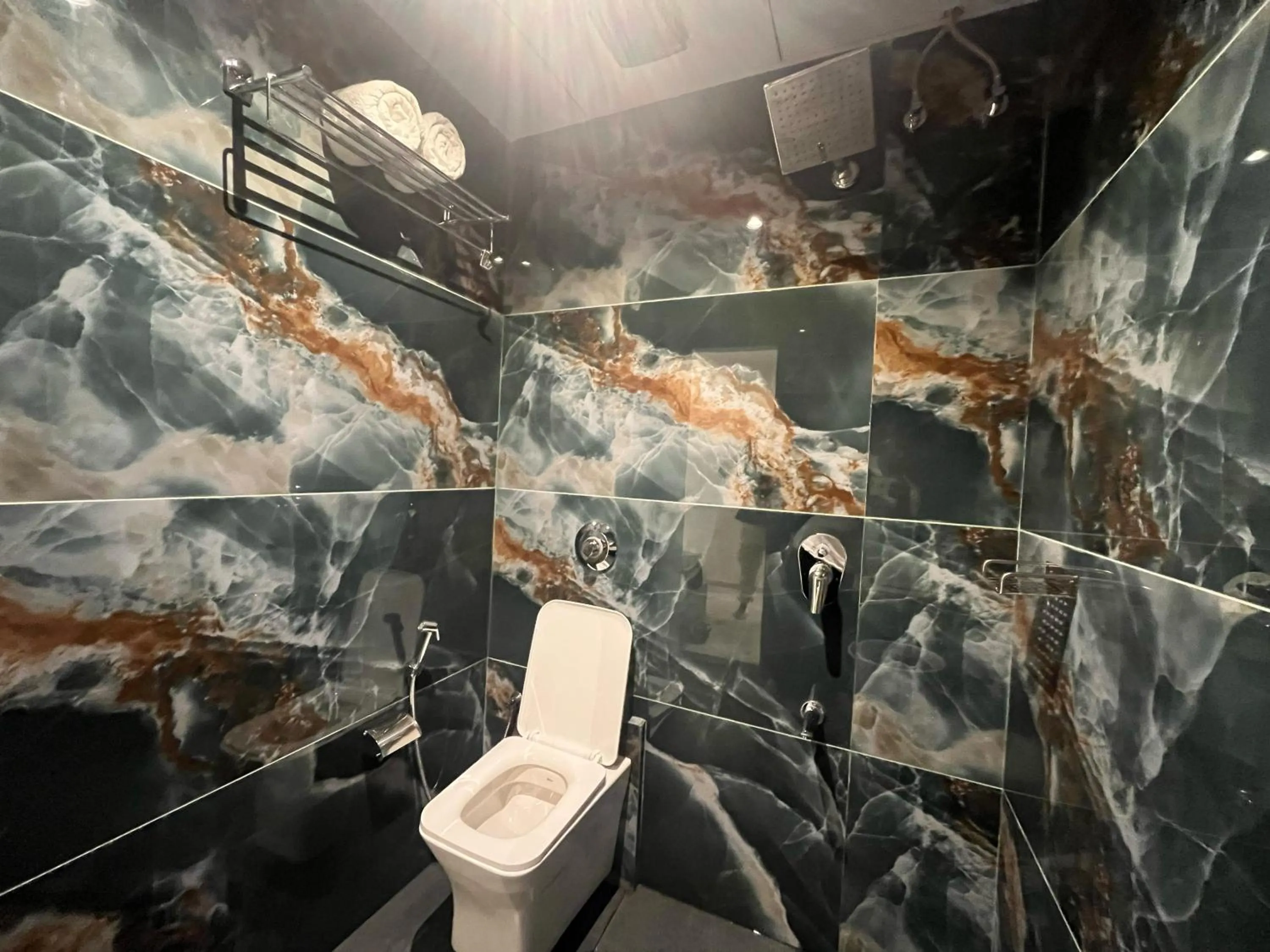 Shower in Hotel Grand Executive