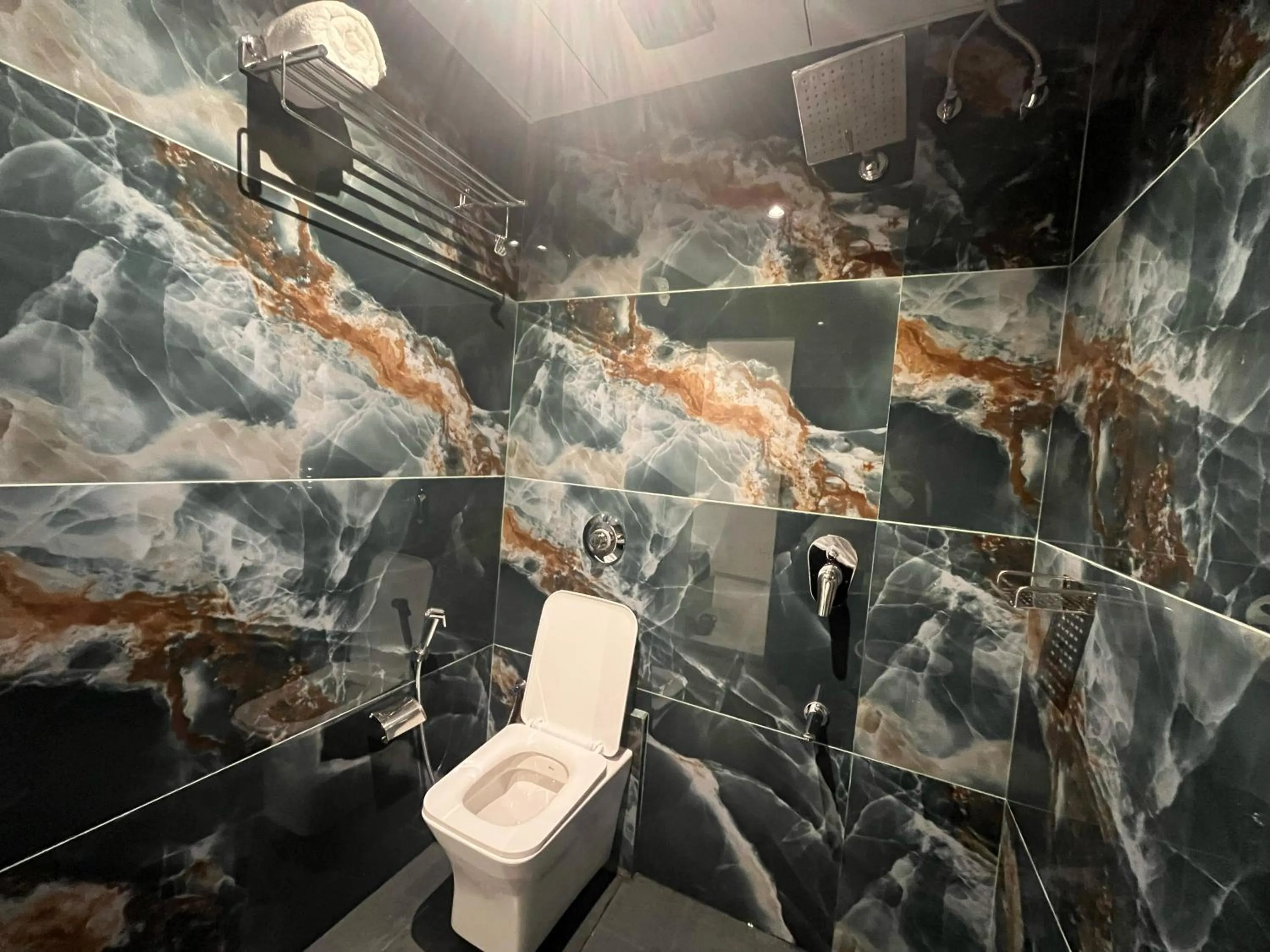 Shower in Hotel Grand Executive