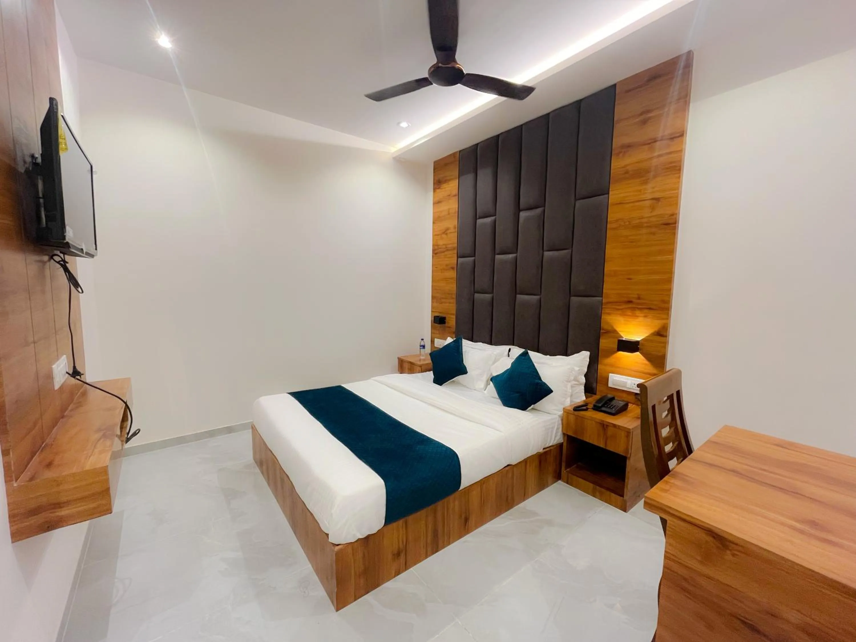 Communal lounge/ TV room in Hotel Grand Executive