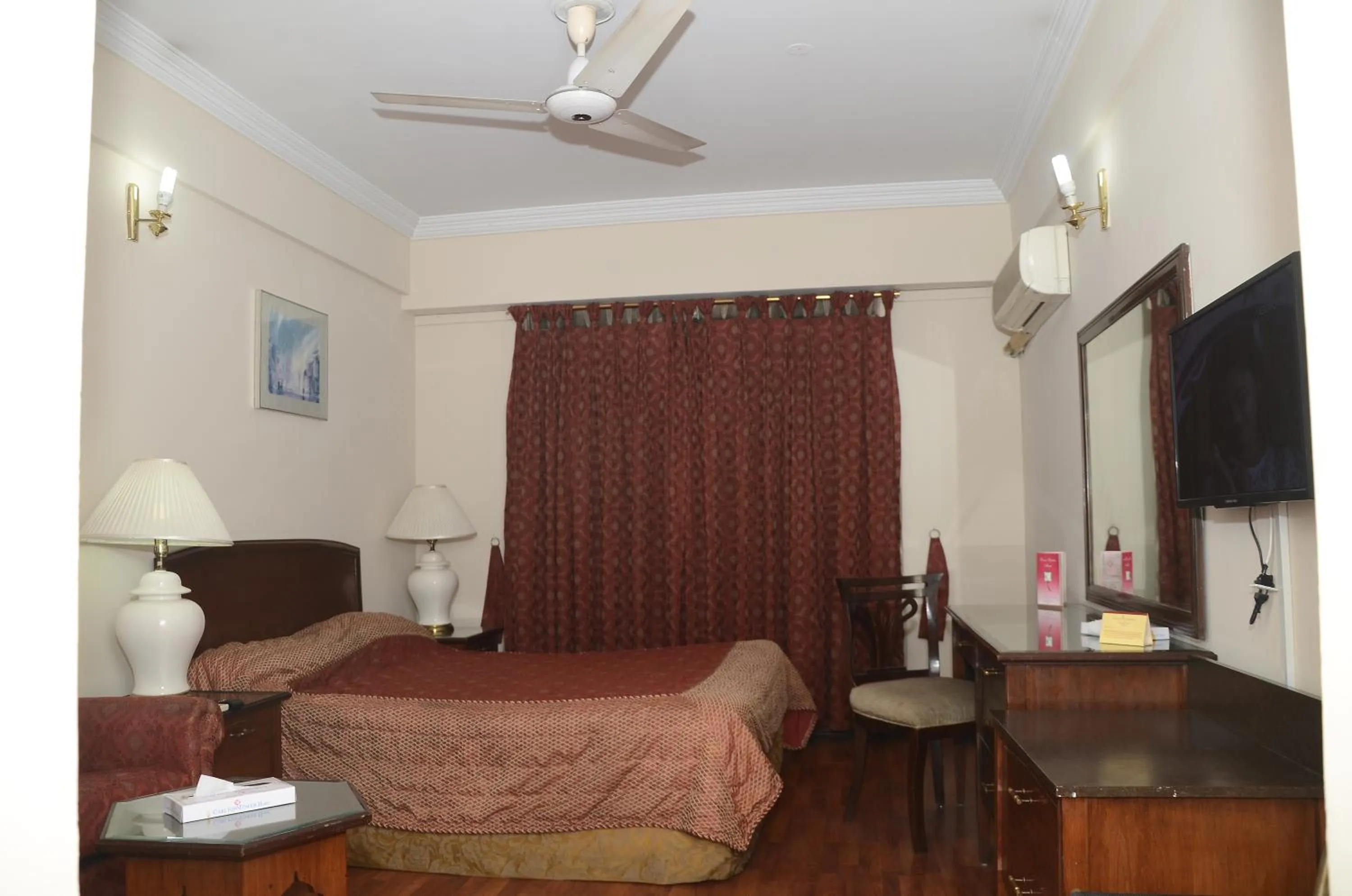 Photo of the whole room, Bed in Carlton Tower Hotel Lahore