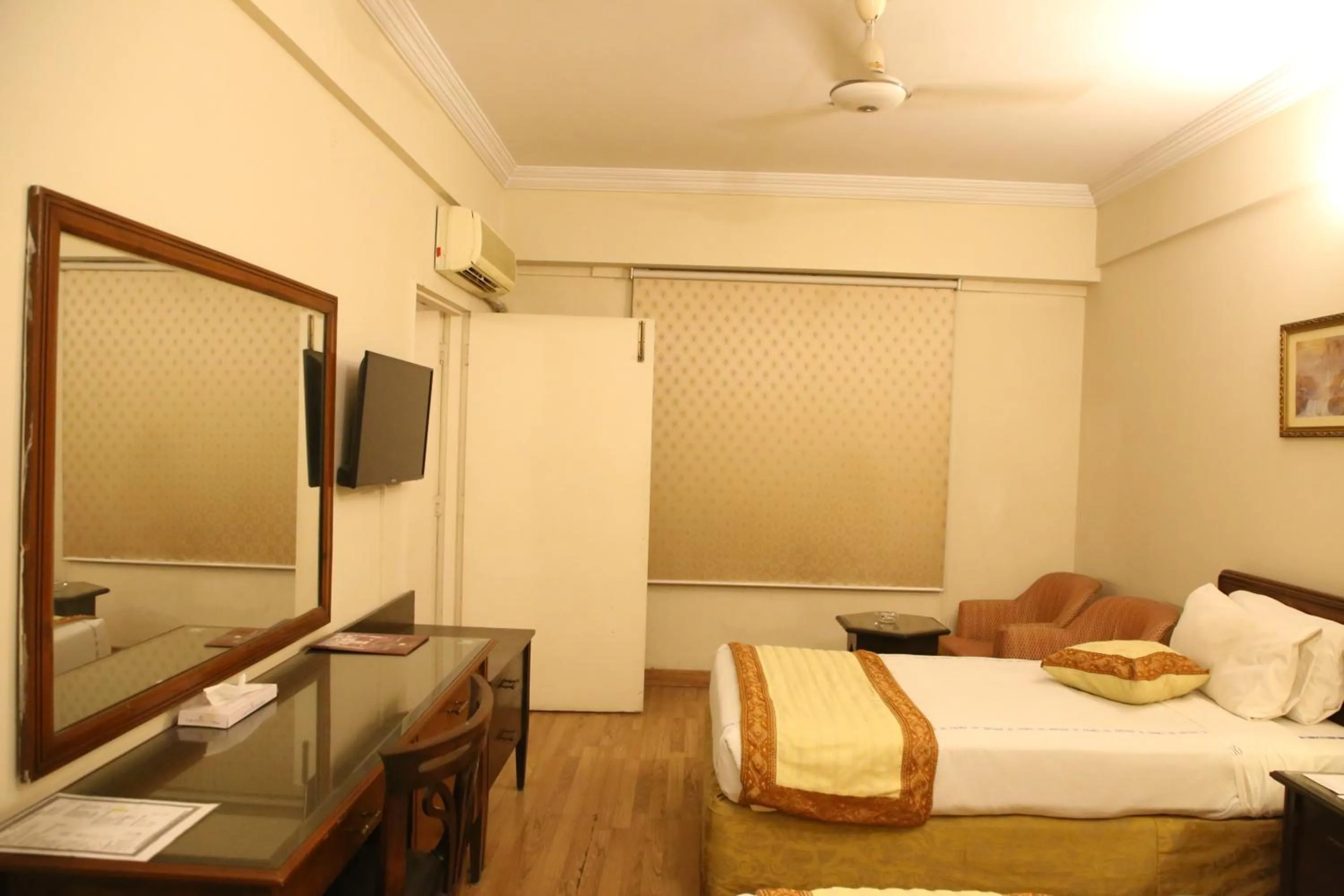 Family, Bed in Carlton Tower Hotel Lahore