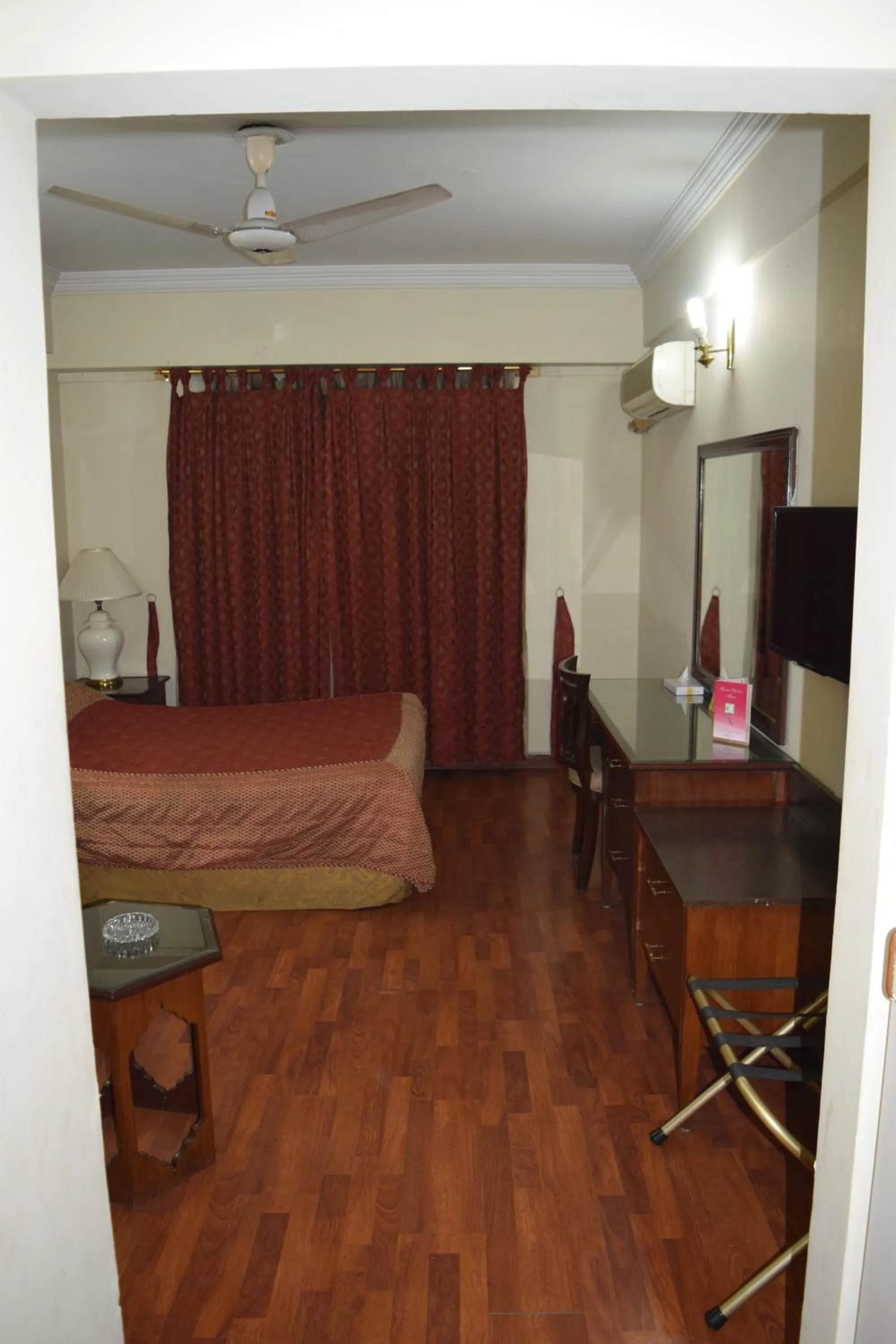 Photo of the whole room, Bed in Carlton Tower Hotel Lahore