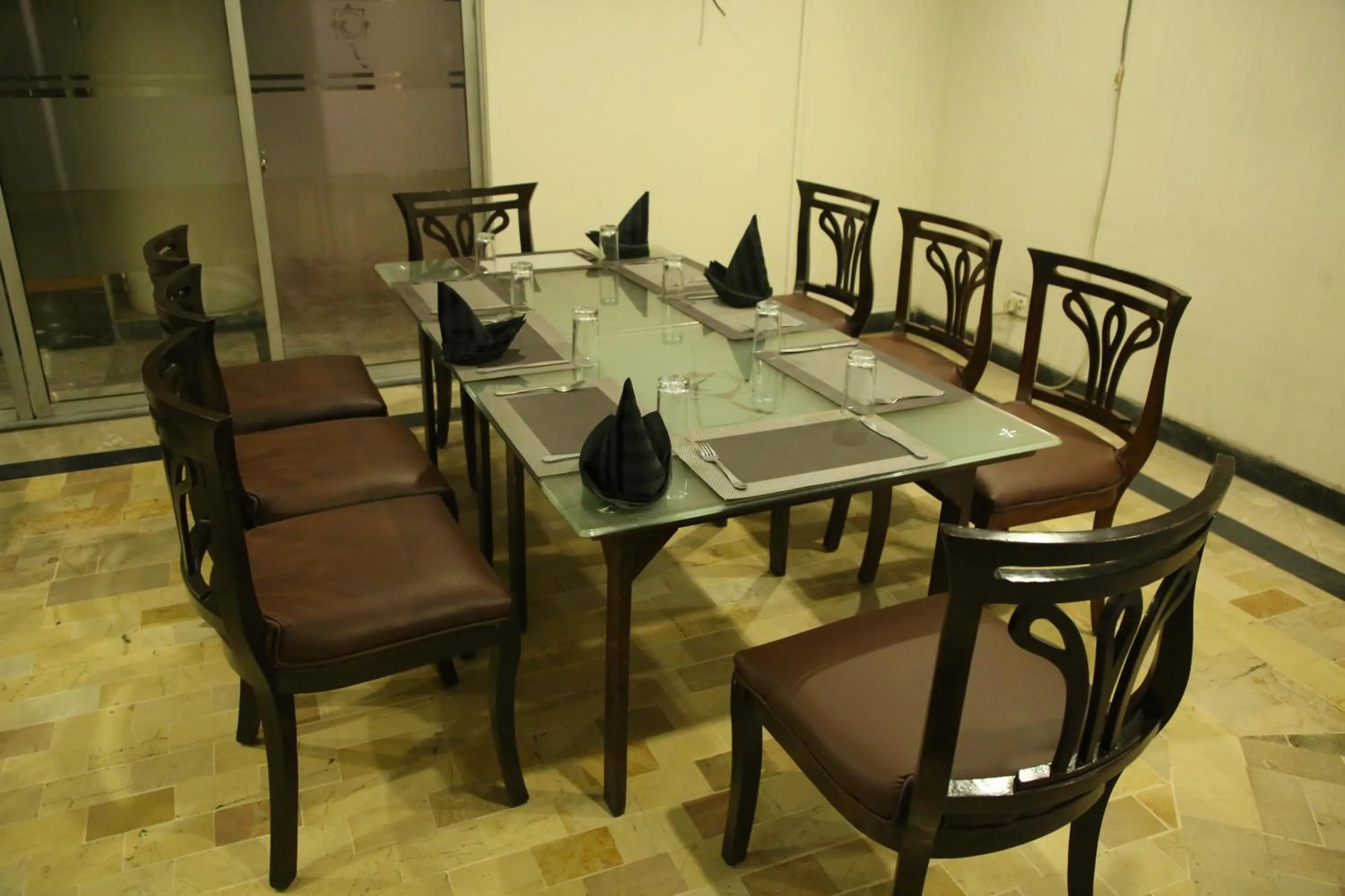 Restaurant/places to eat in Carlton Tower Hotel Lahore