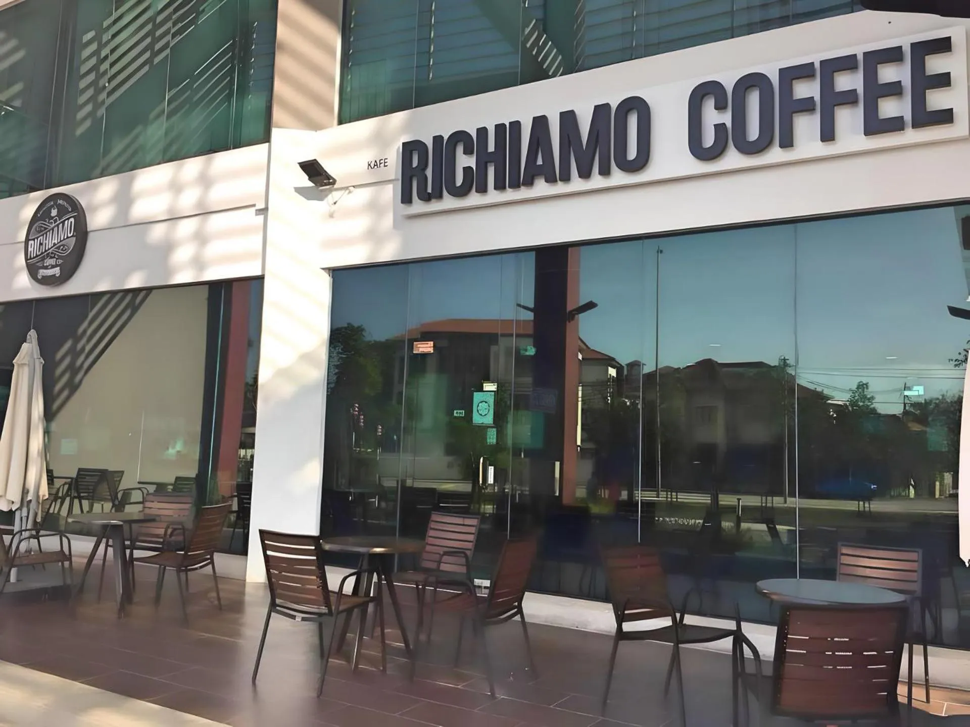 Restaurant/places to eat in Signature Hotel by Easy Nap