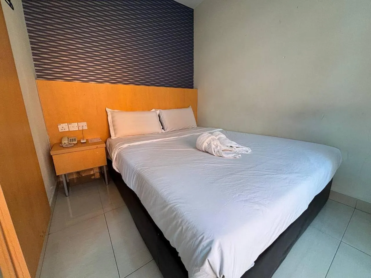 Photo of the whole room, Bed in Signature Hotel by Easy Nap