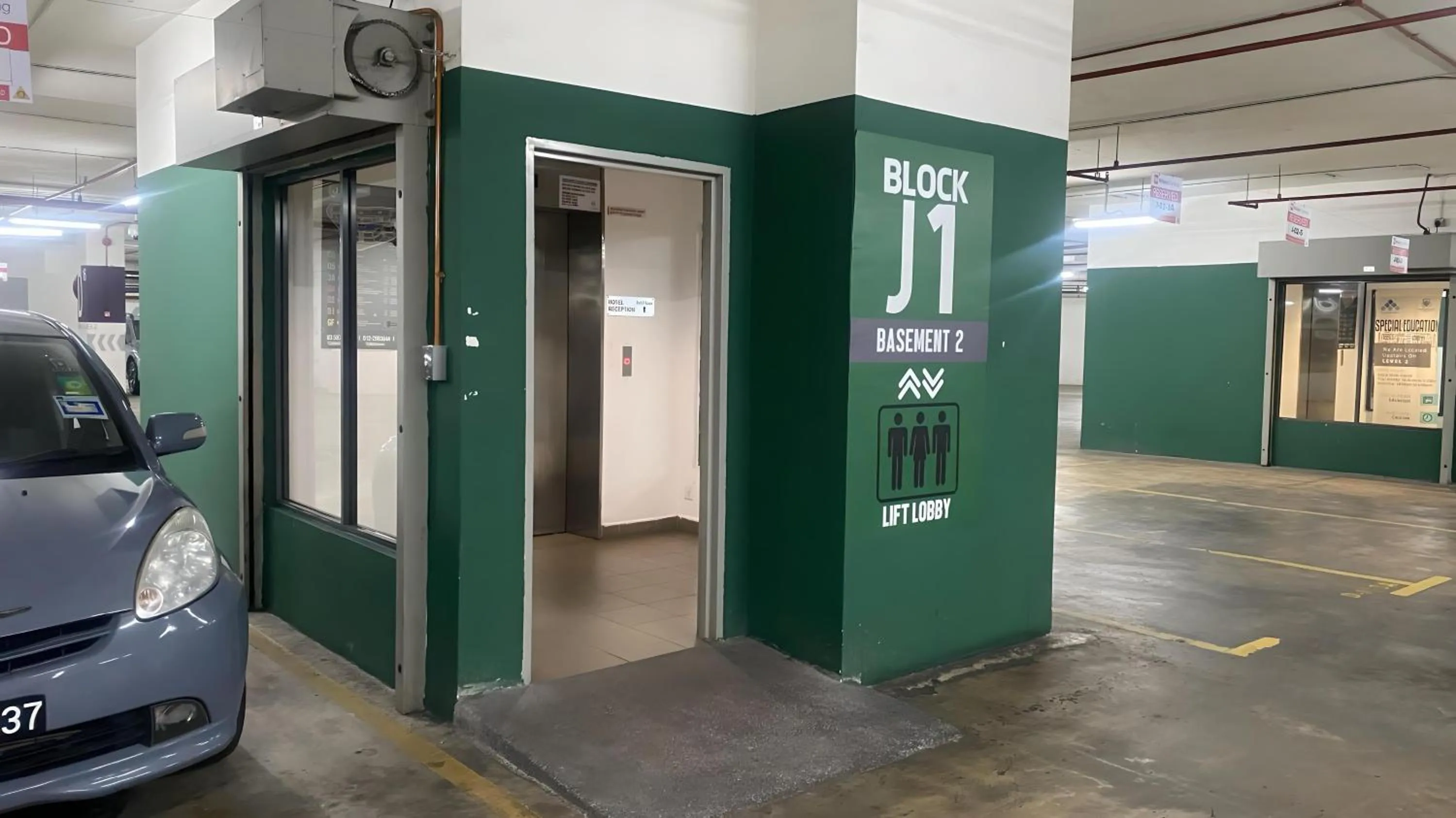 elevator in Signature Hotel by Easy Nap