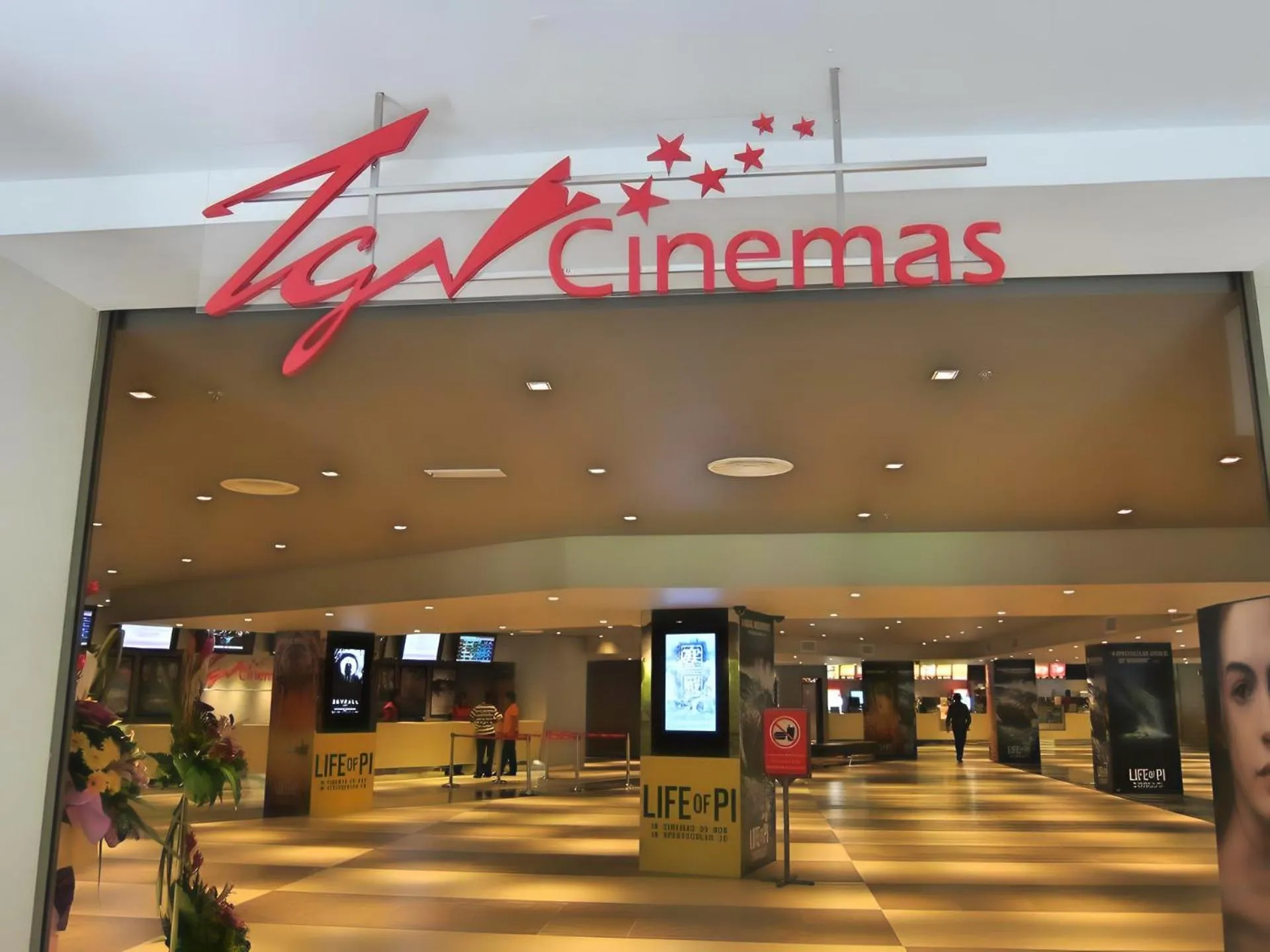 Evening entertainment in Signature Hotel by Easy Nap