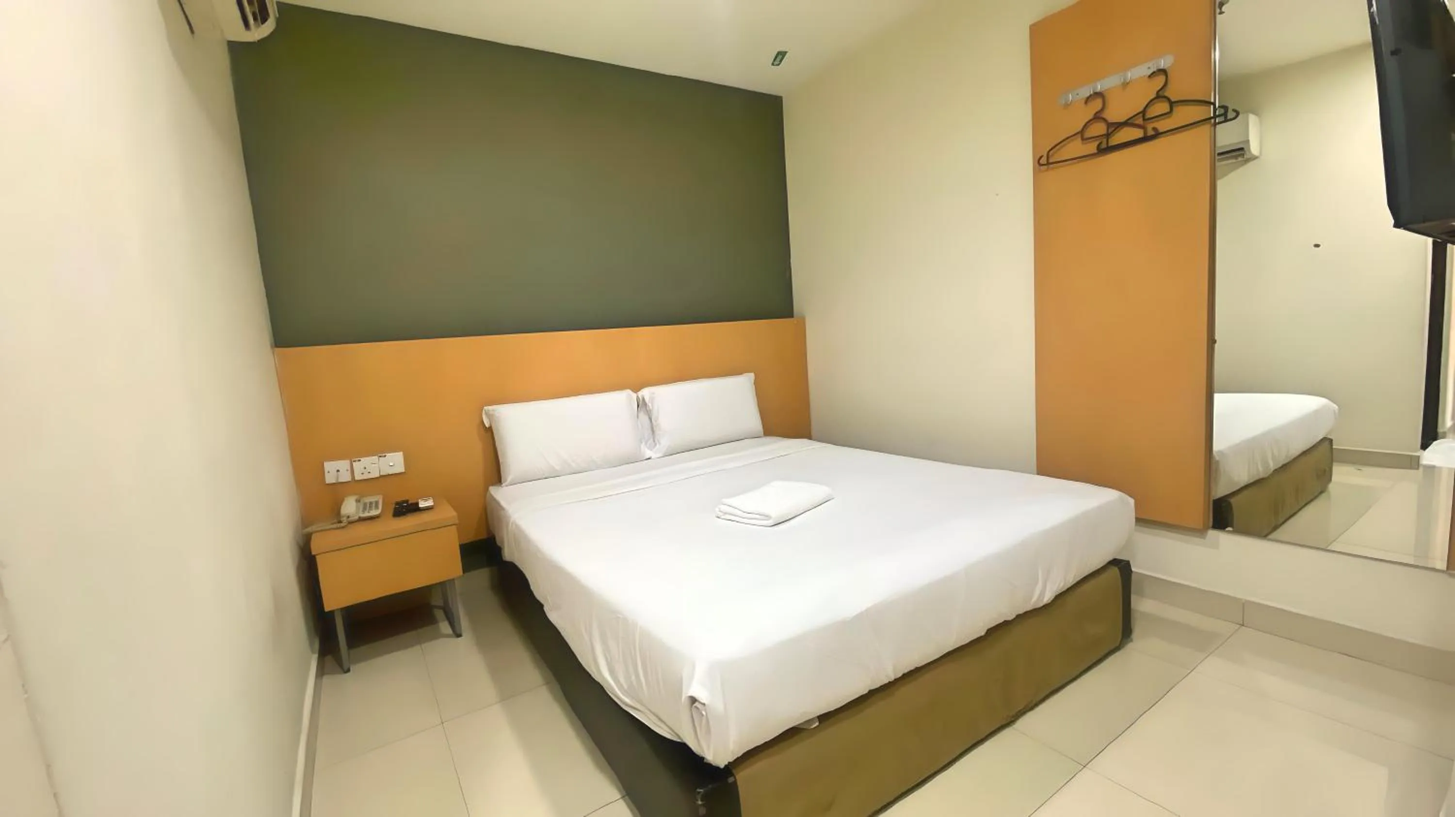Bedroom, Bed in Signature Hotel by Easy Nap
