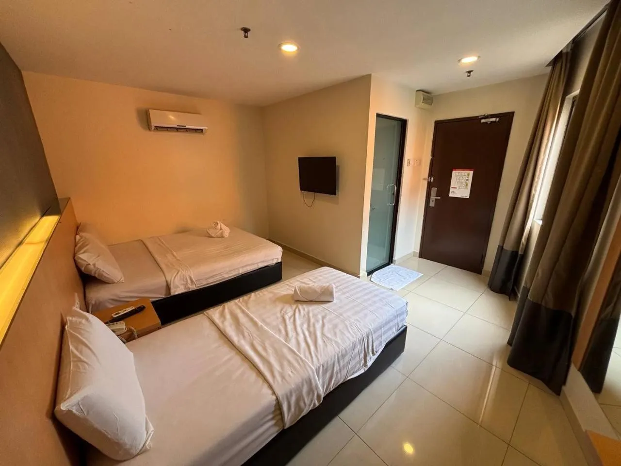 Photo of the whole room, Bed in Signature Hotel by Easy Nap