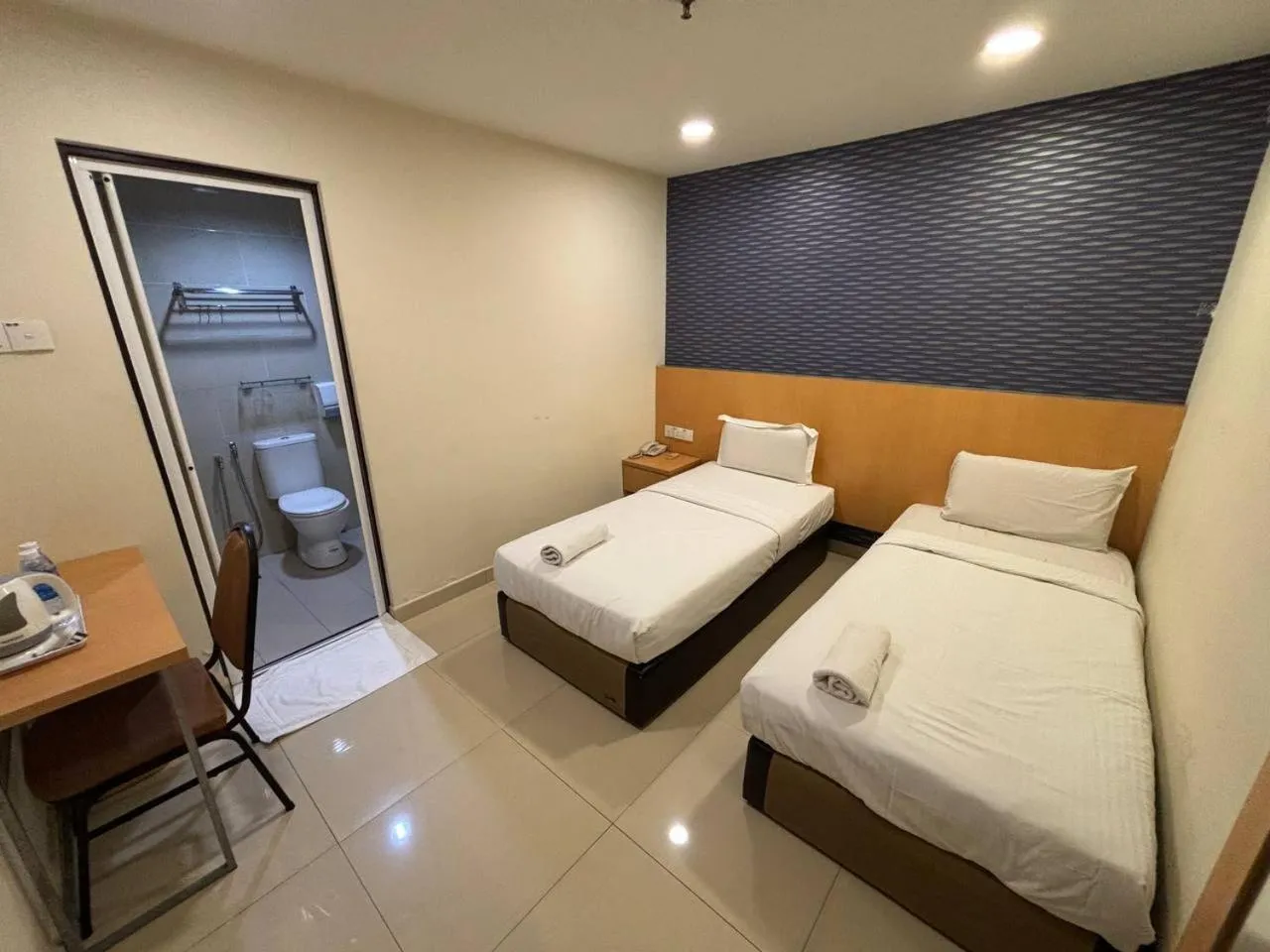 Photo of the whole room, Bed in Signature Hotel by Easy Nap