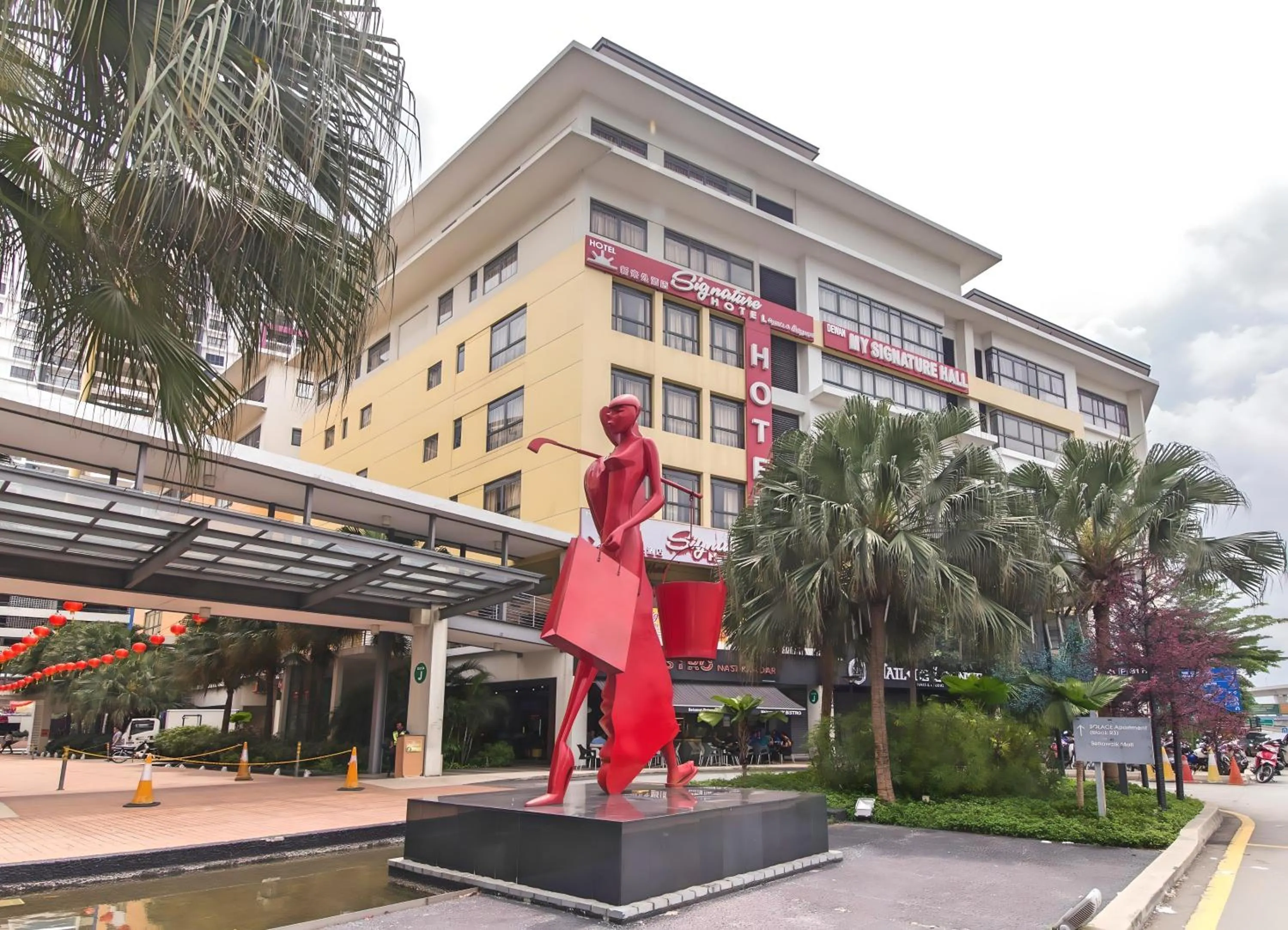 Property building in Signature Hotel by Easy Nap