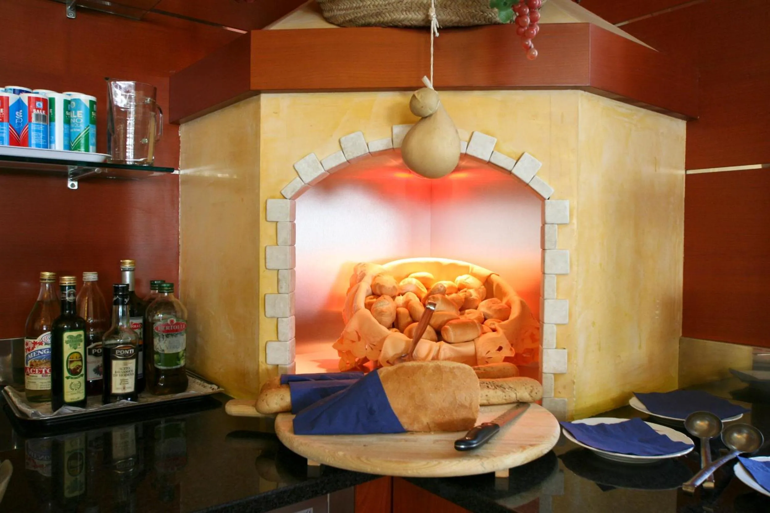 Restaurant/places to eat in Hotel Elpiro