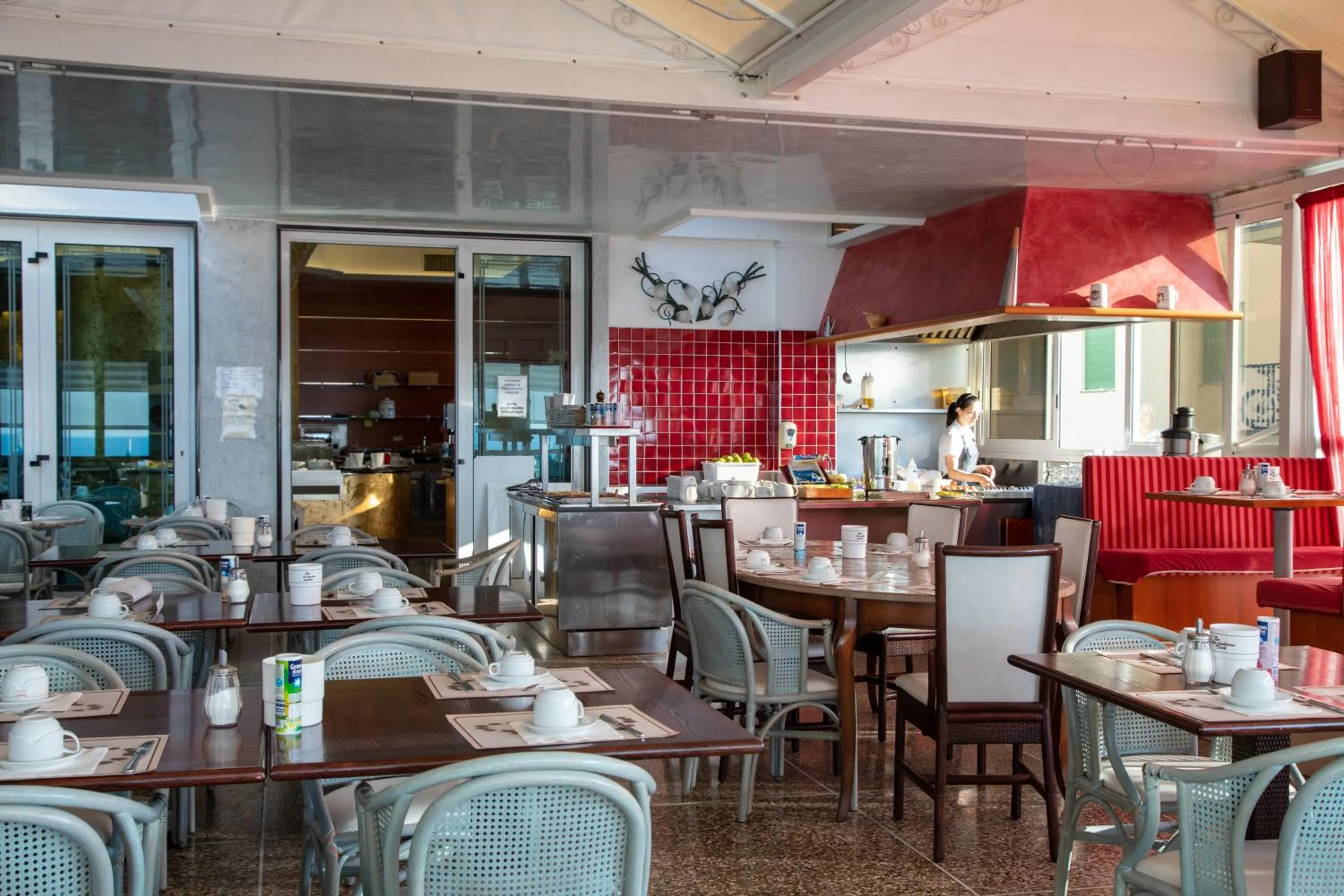 Breakfast in Hotel Elpiro