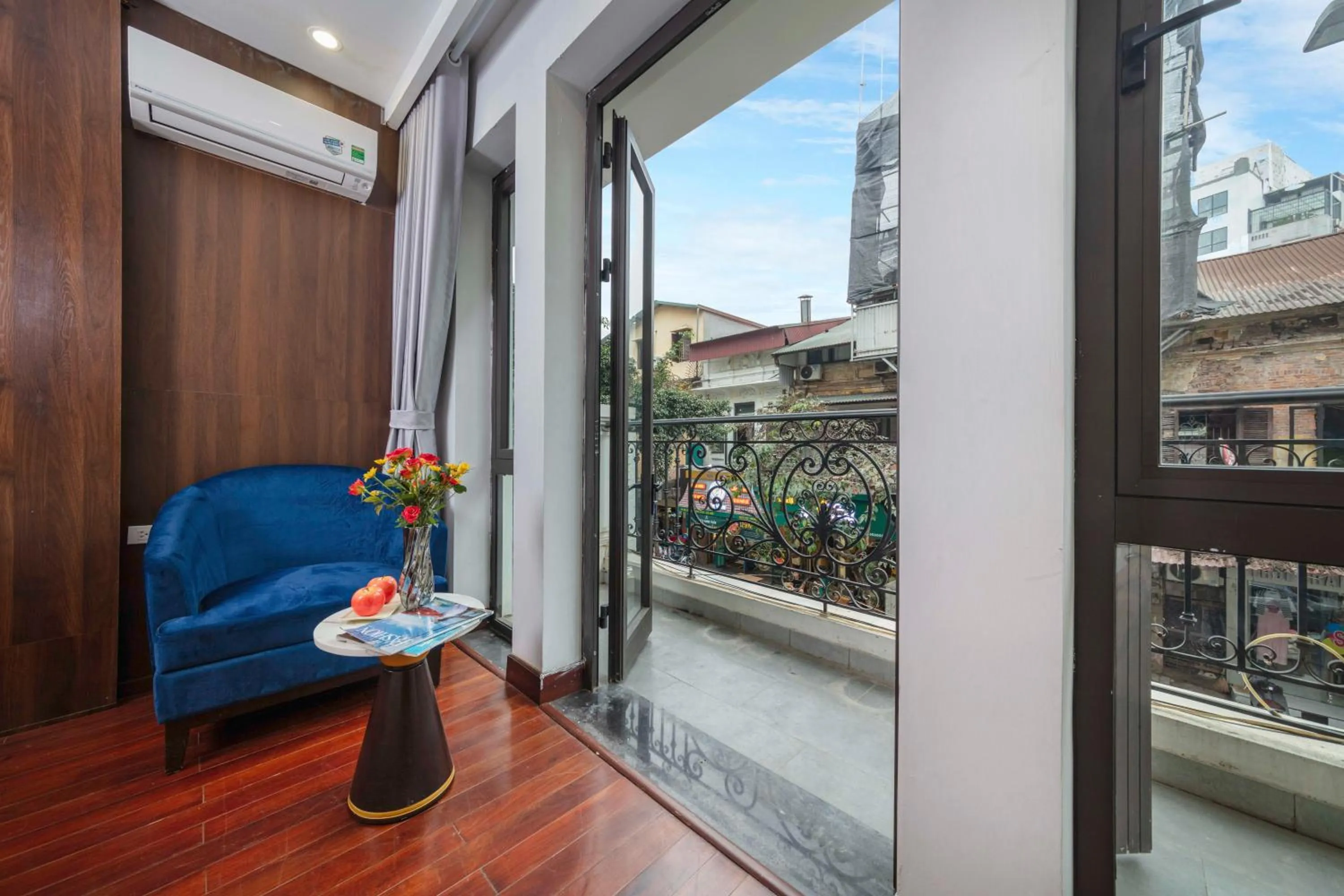 Balcony/Terrace in Infinity HaNoi Hotel & Travel