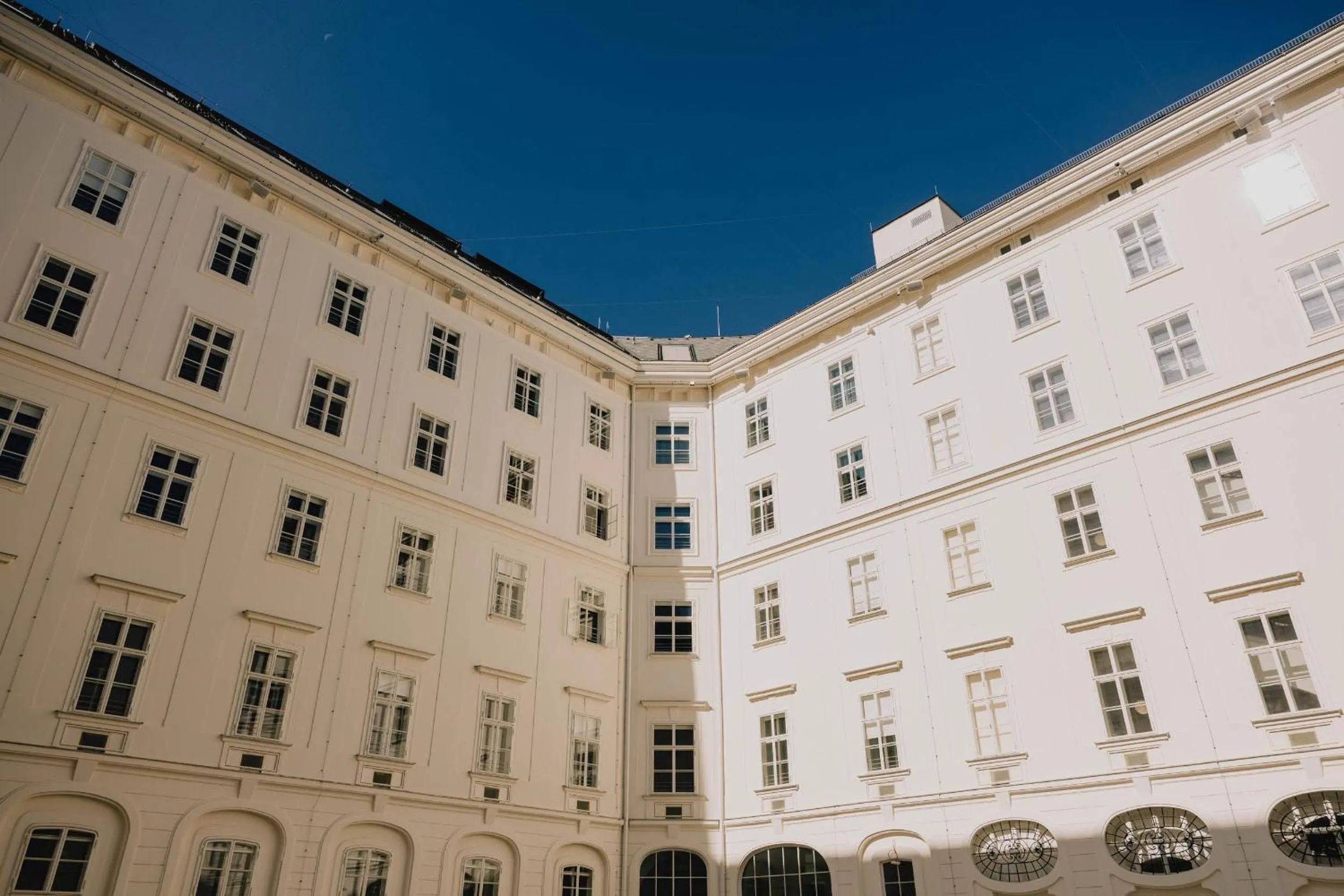 Inner courtyard view in Wilde Vienna Fleischmarkt