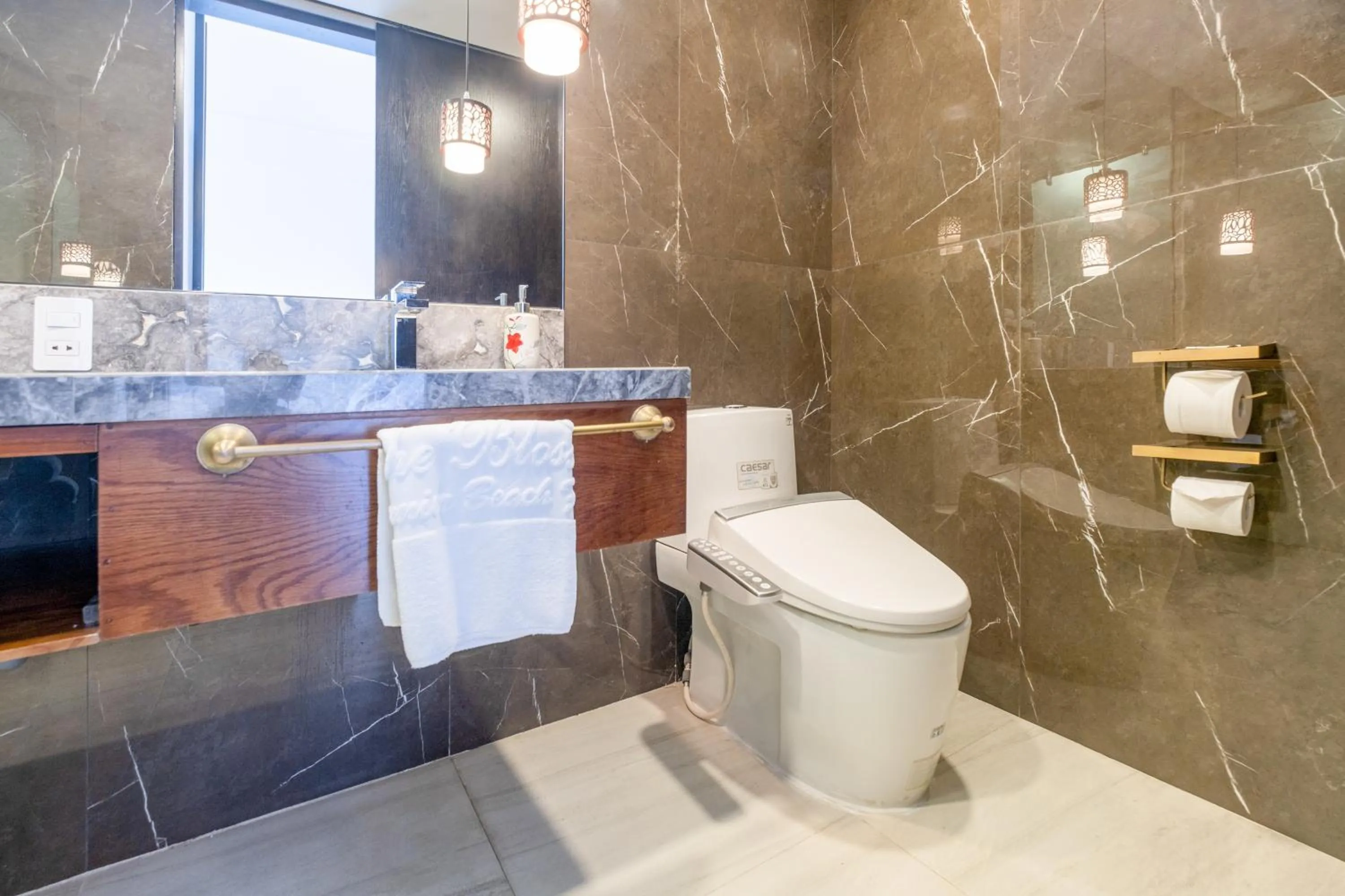 Toilet in The Blossom Resort Island Da Nang - Onsen Included