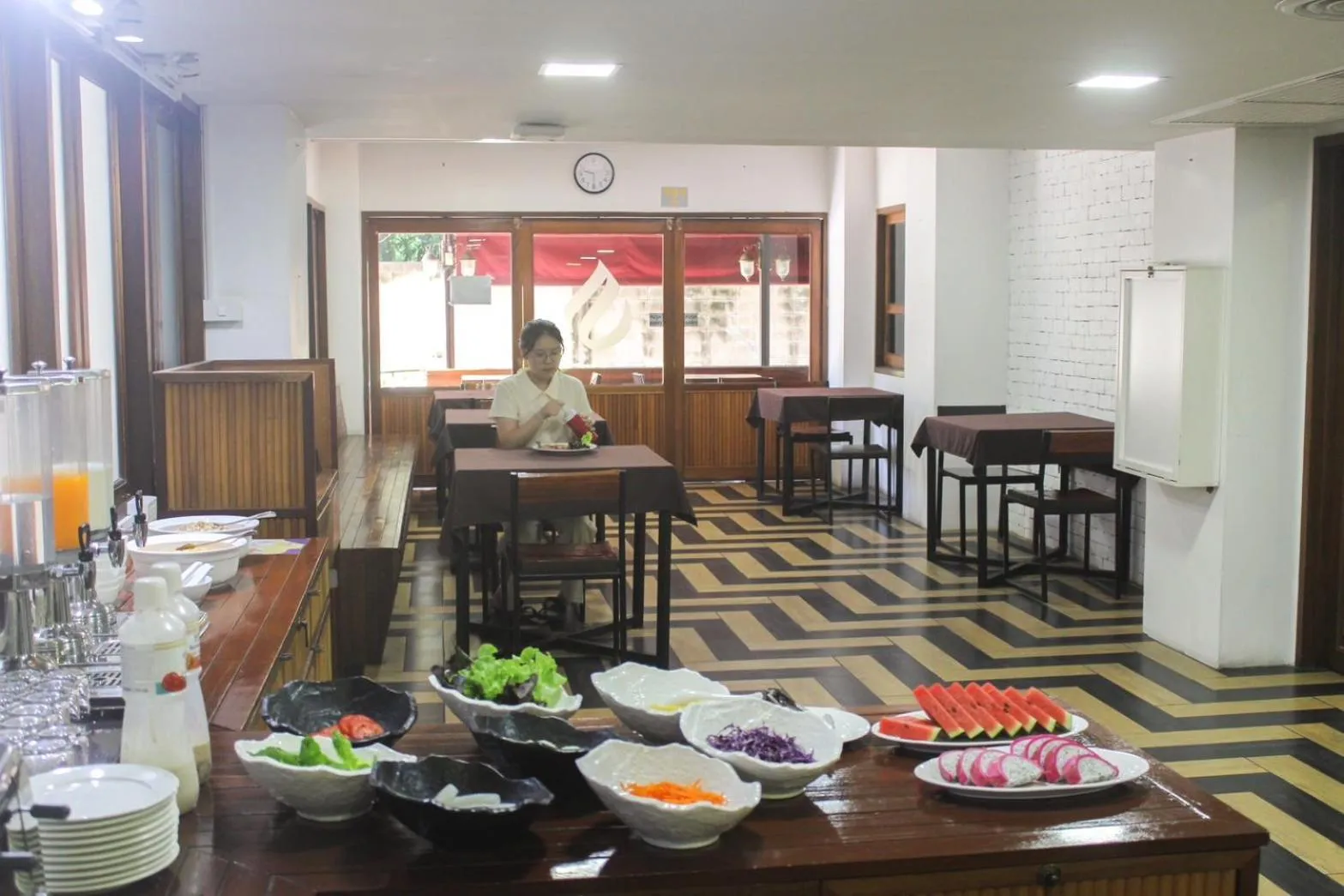 Restaurant/places to eat in The Guest Arak Boutique Hotel