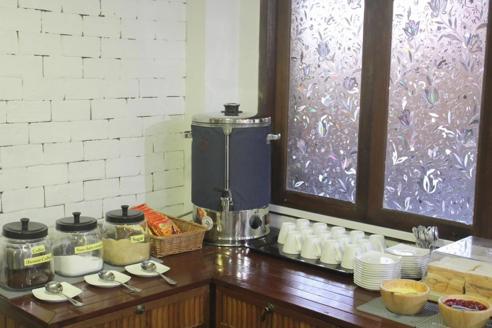 Coffee/tea facilities in The Guest Arak Boutique Hotel