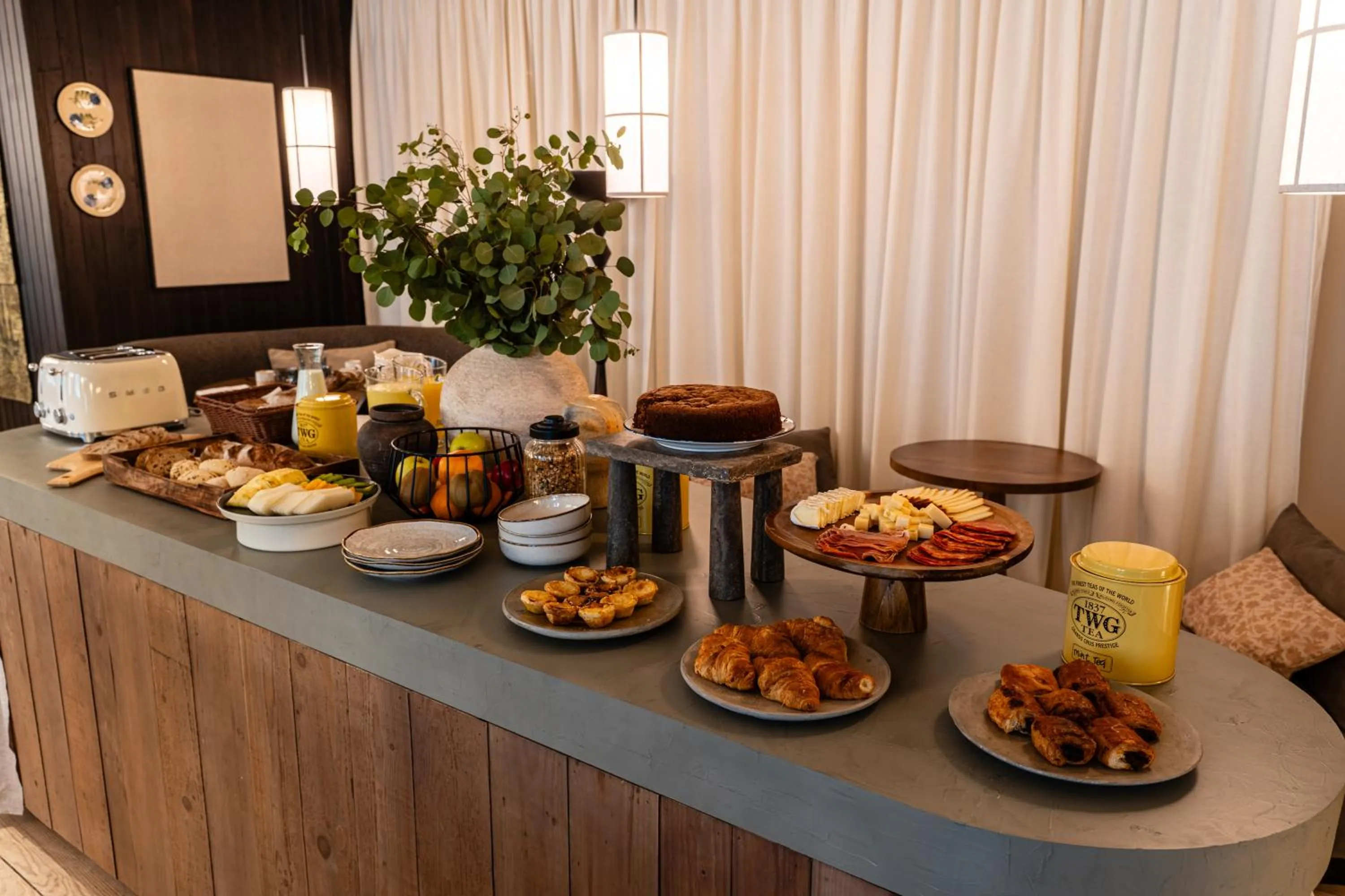 Buffet breakfast in Casa Teva Lisboa Boutique Hotel by chic&basic
