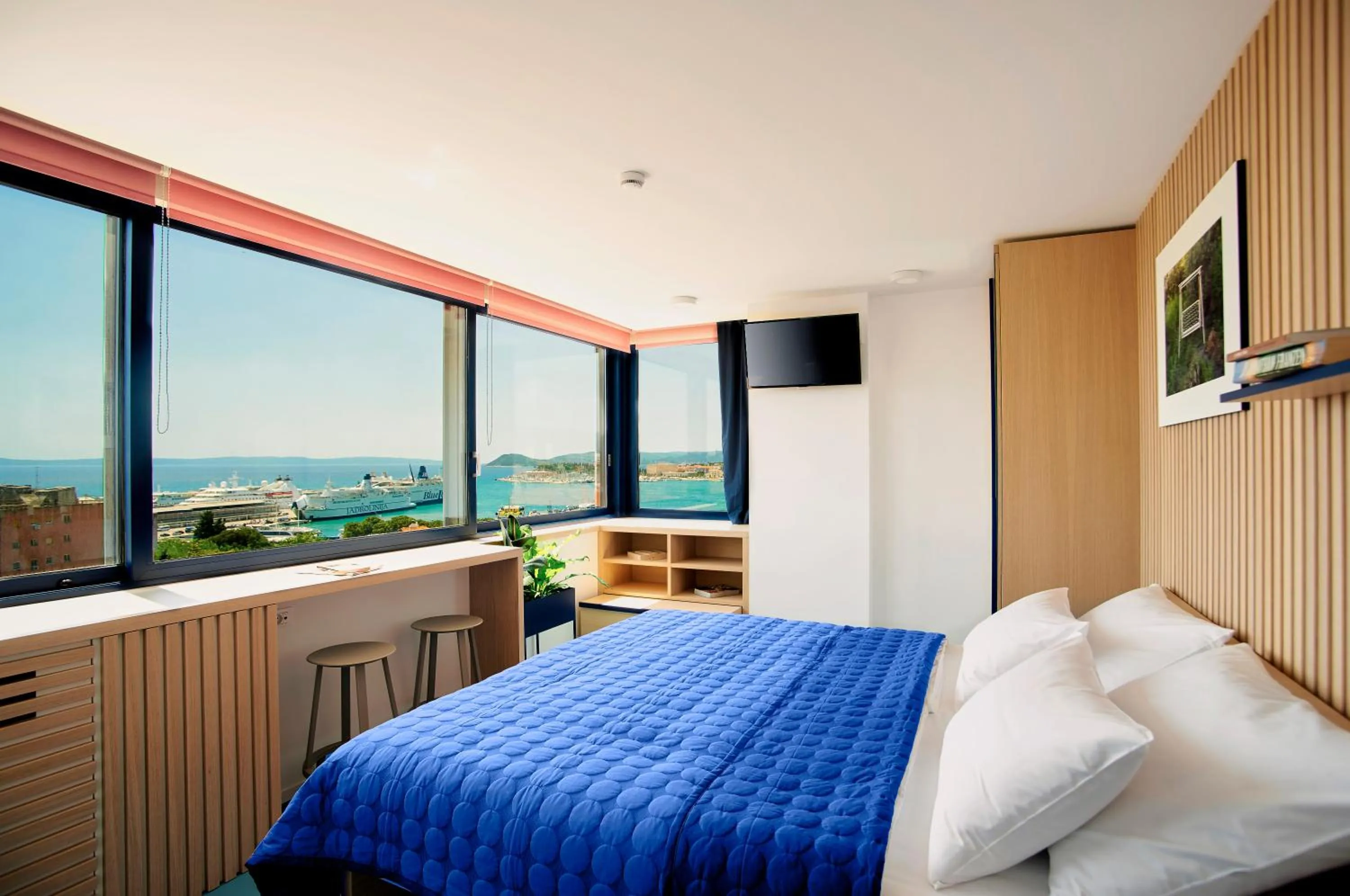 Bedroom, Bed in Horizon Luxury Suites & Design Rooms