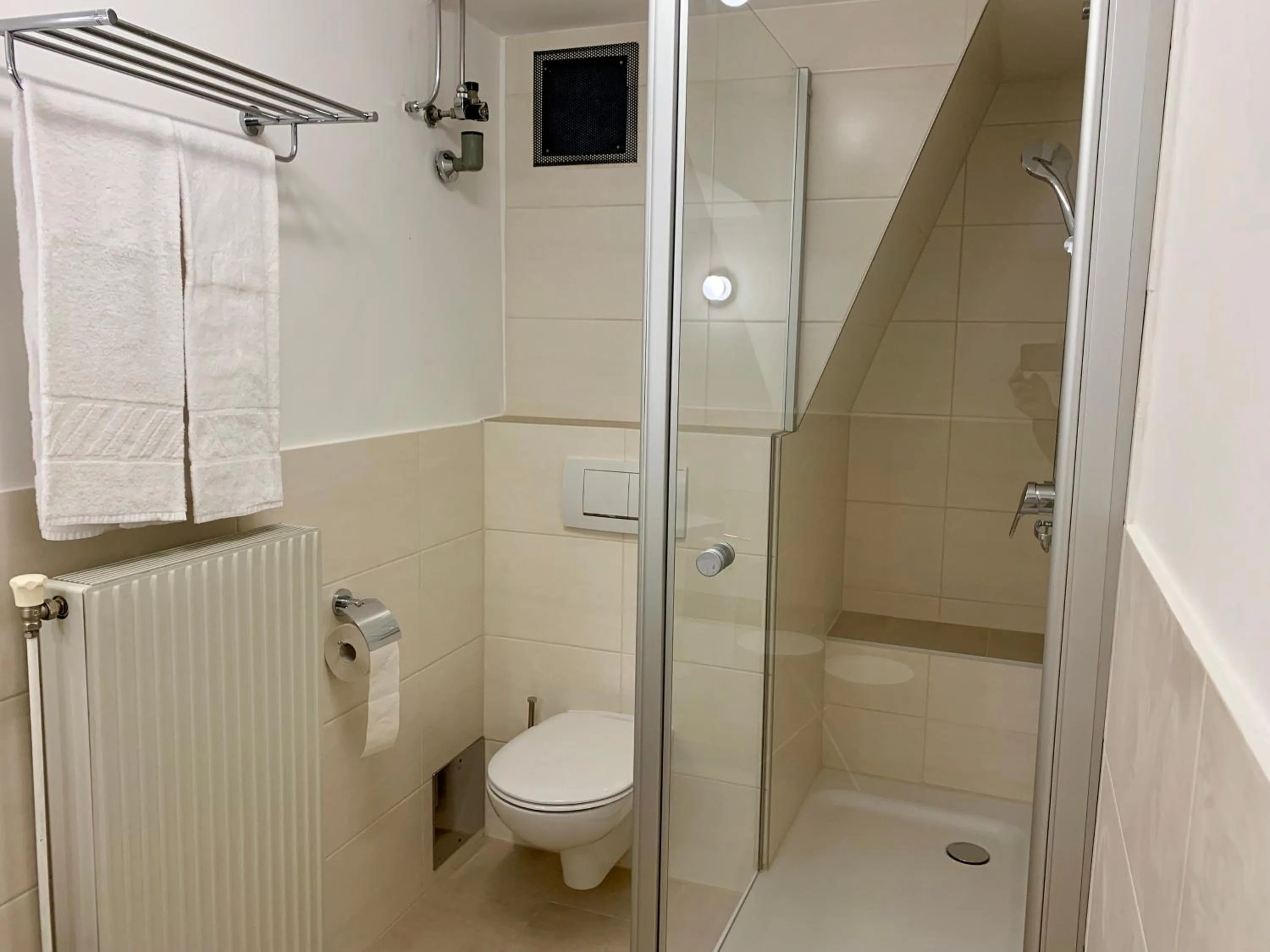 Shower in Rathauskeller Melk