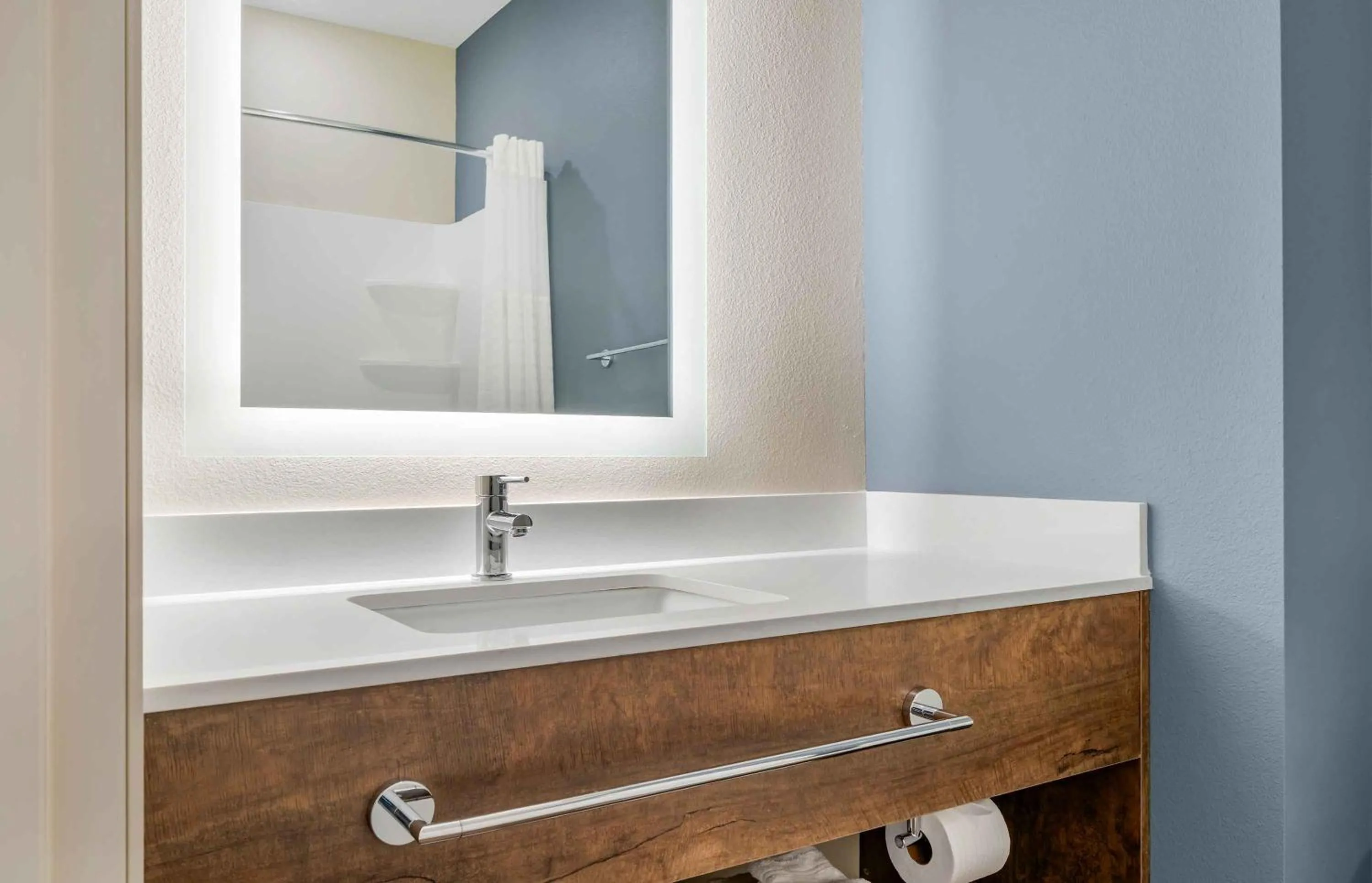 Bathroom in Extended Stay America Premier Suites Phoenix Chandler Airport