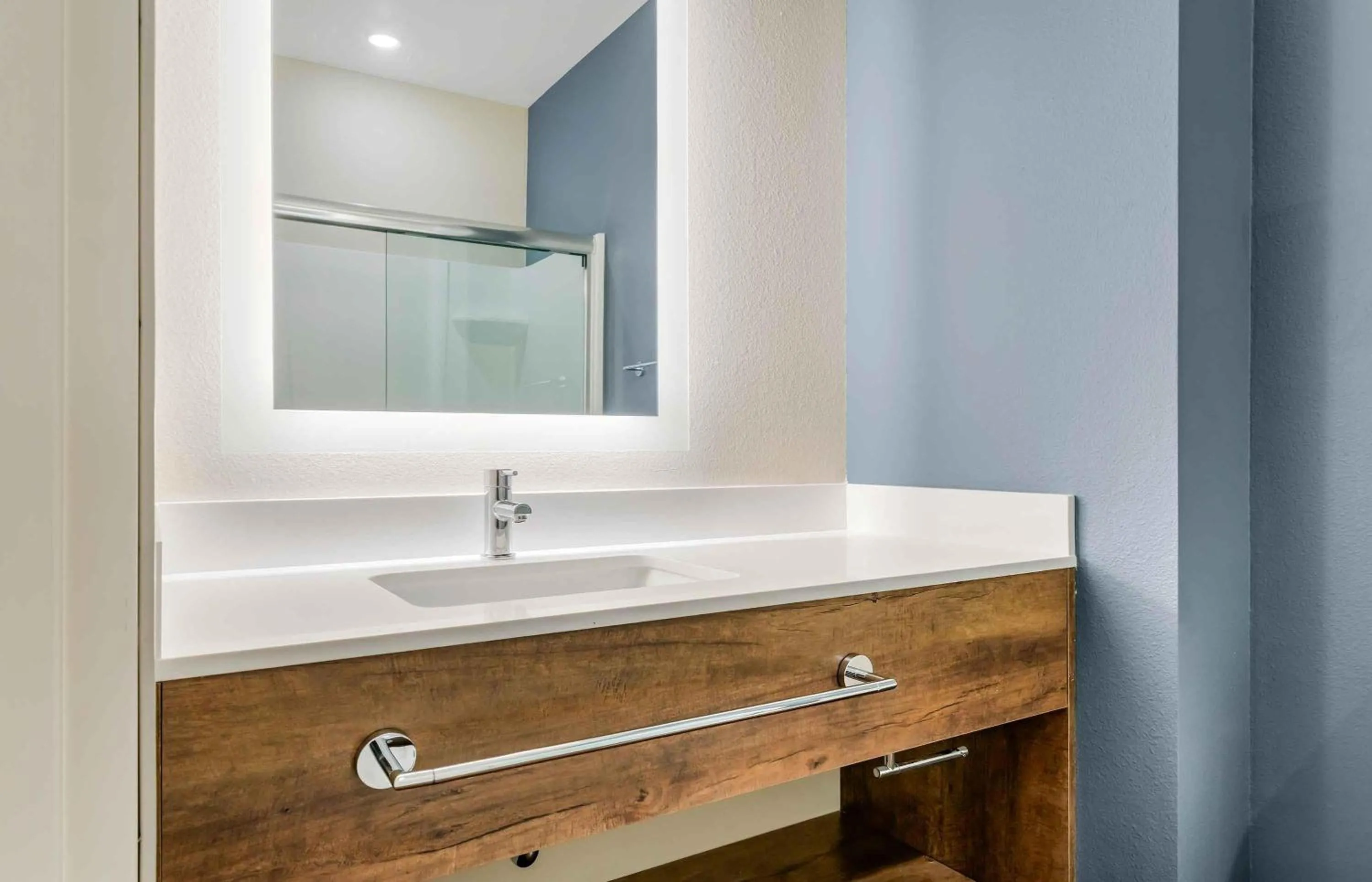 Bathroom in Extended Stay America Premier Suites Phoenix Chandler Airport