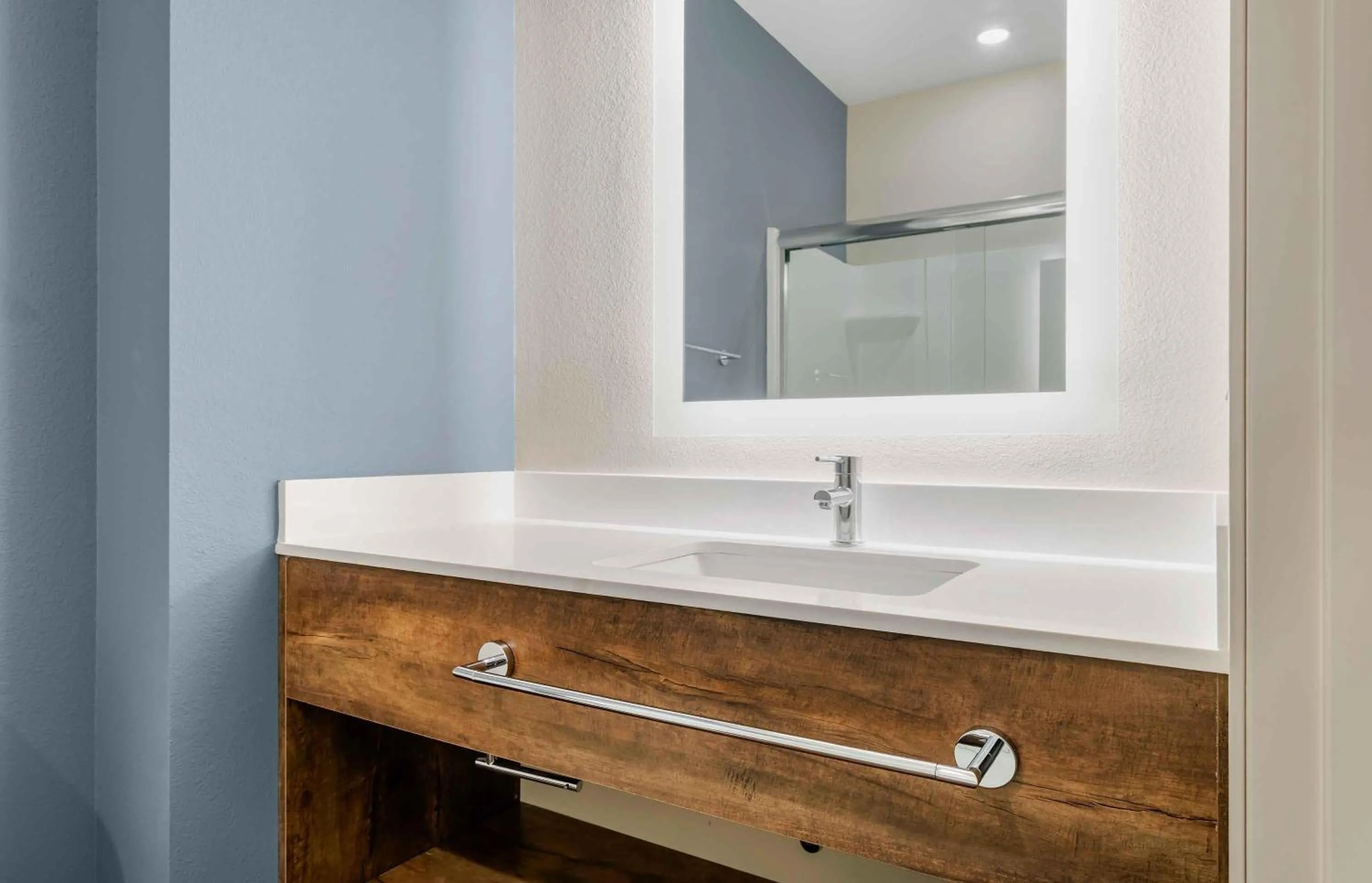 Bathroom in Extended Stay America Premier Suites Phoenix Chandler Airport