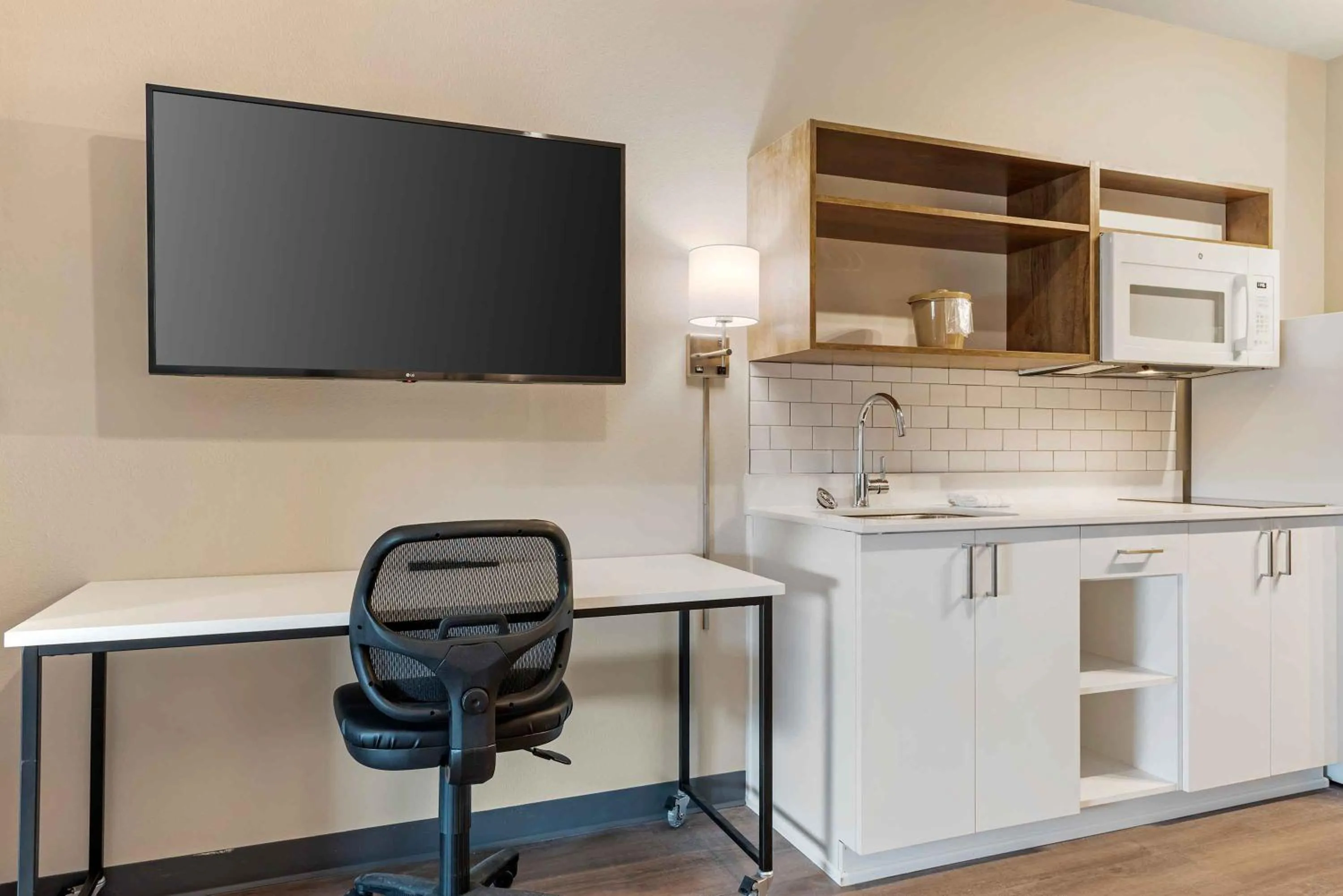 TV and multimedia in Extended Stay America Premier Suites Phoenix Chandler Airport