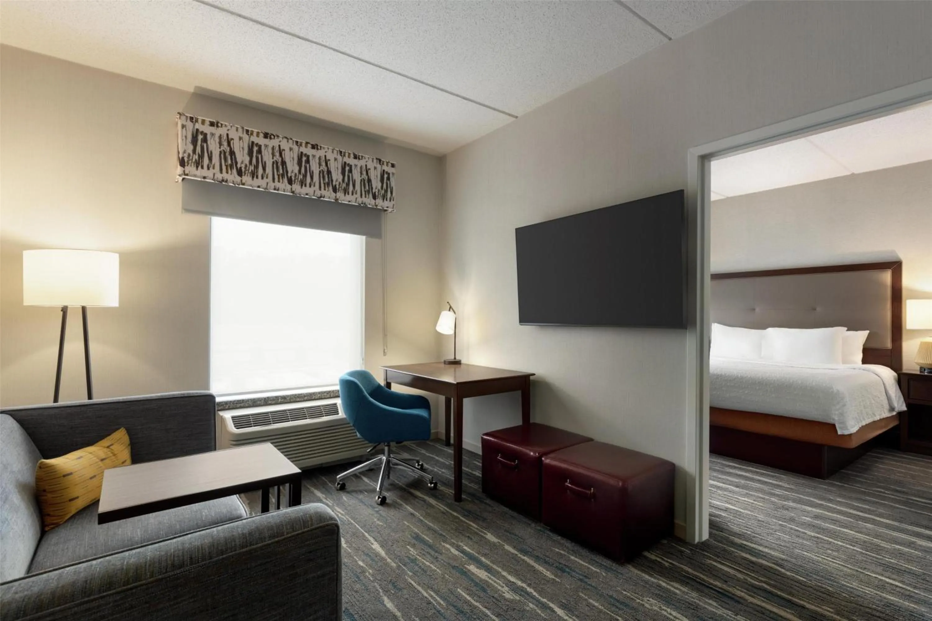 Bedroom, Bed in Hampton Inn & Suites - Pittsburgh/Harmarville, PA