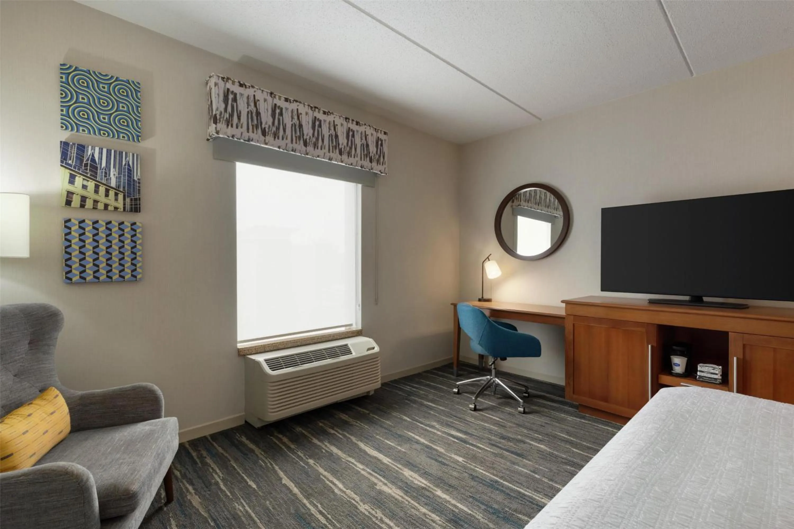 Bedroom, Bed in Hampton Inn & Suites - Pittsburgh/Harmarville, PA