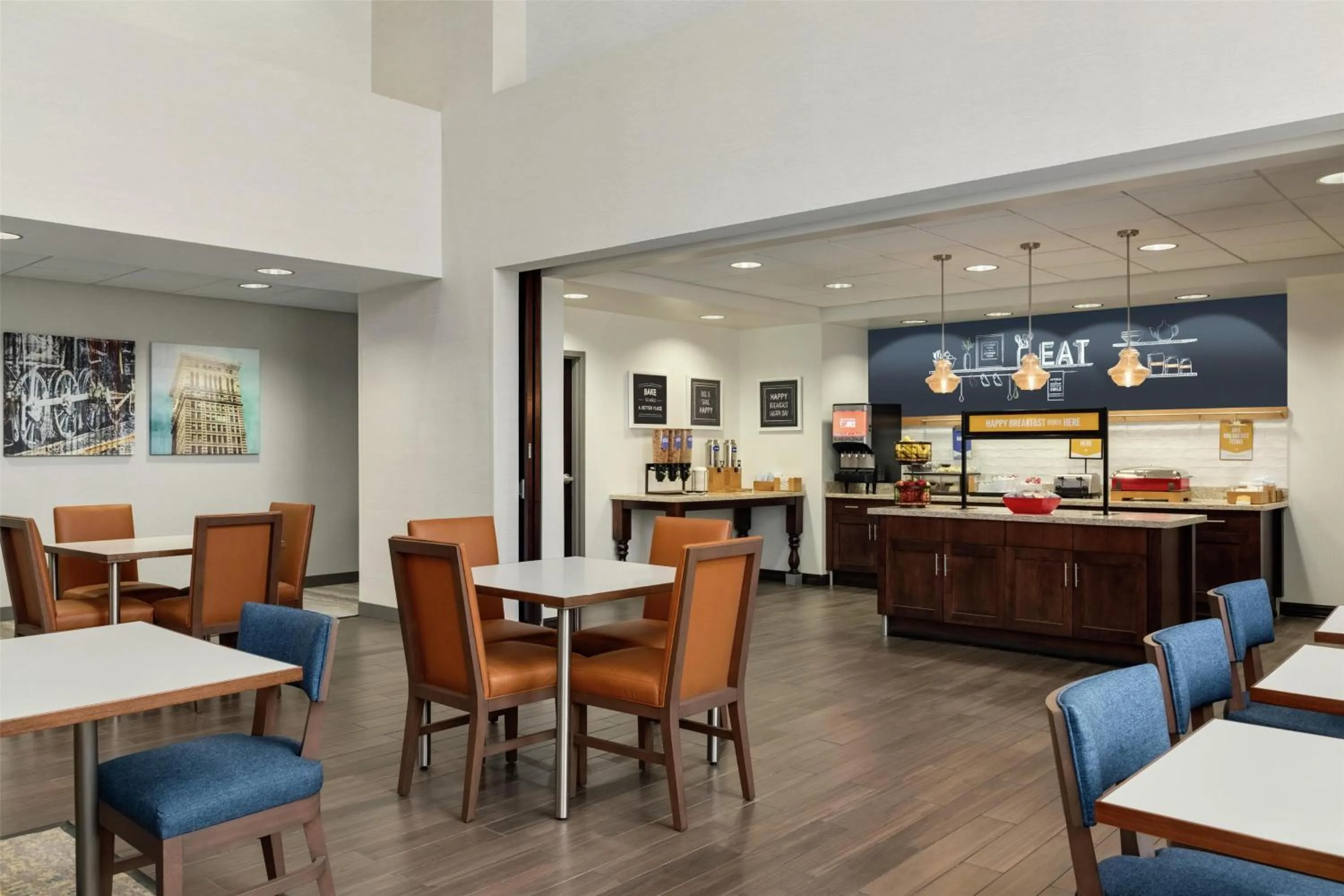 Breakfast in Hampton Inn & Suites - Pittsburgh/Harmarville, PA