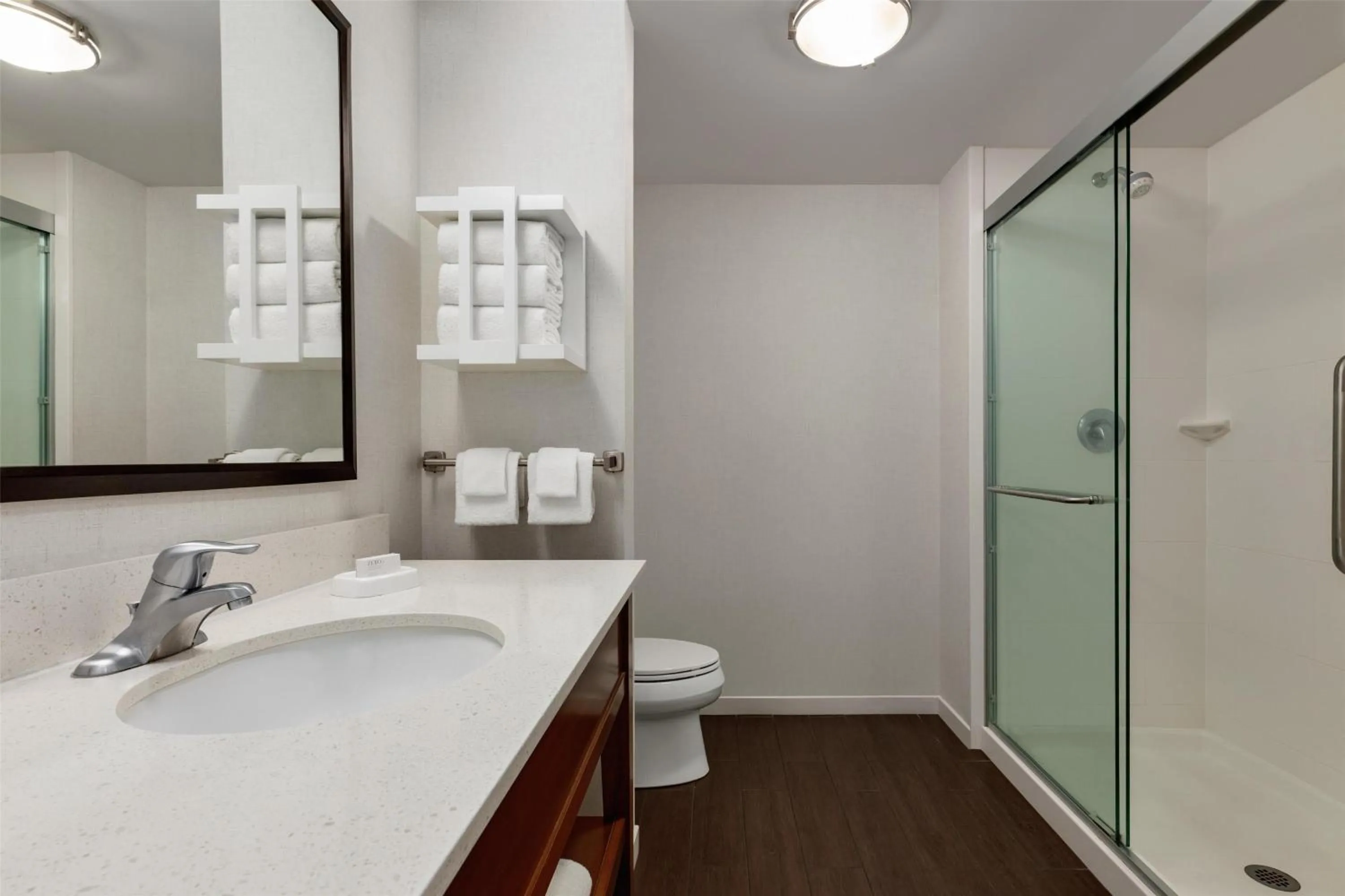 Bathroom in Hampton Inn & Suites - Pittsburgh/Harmarville, PA