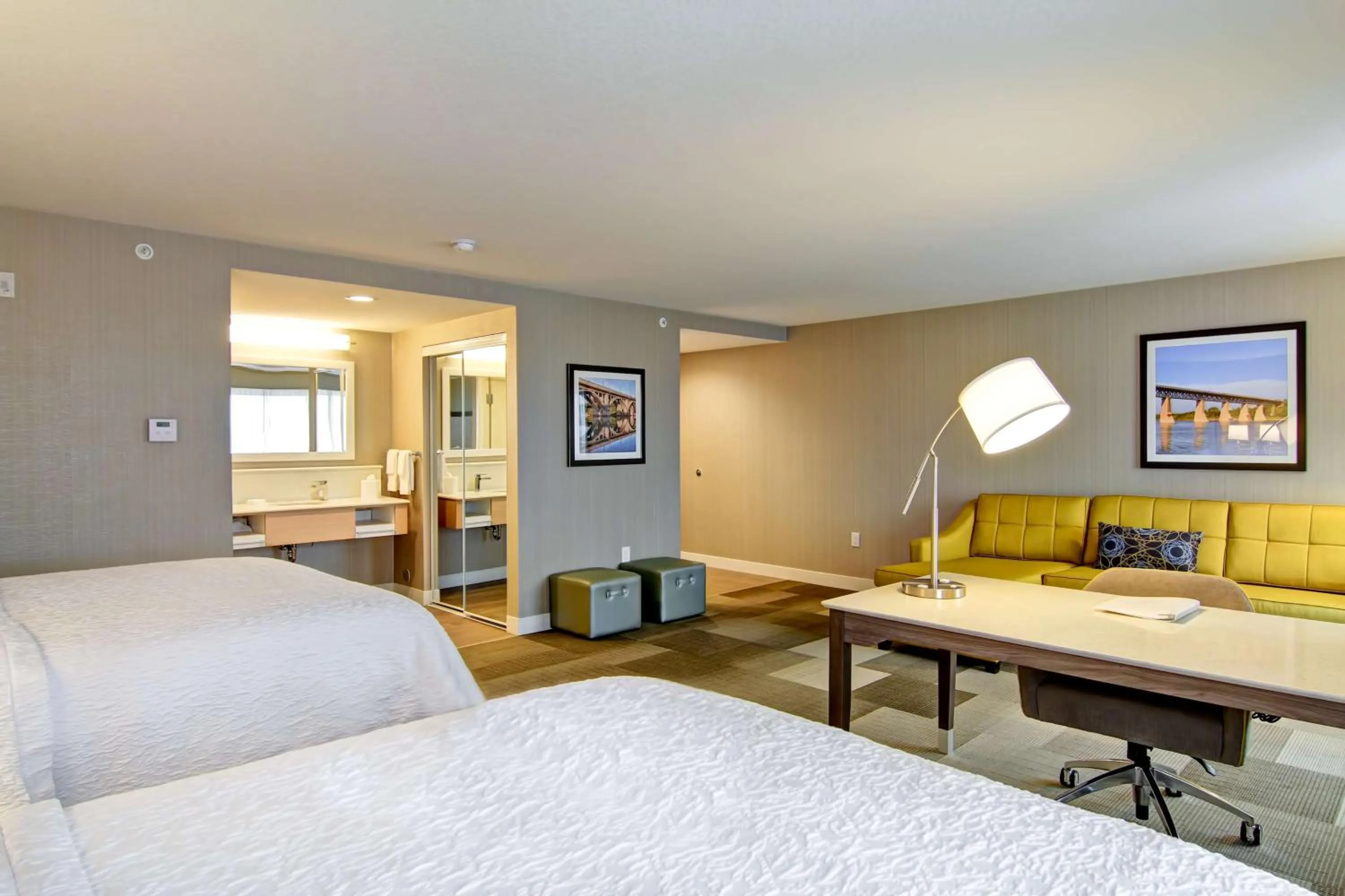 Bedroom, Bed in Hampton Inn & Suites by Hilton Saskatoon Airport