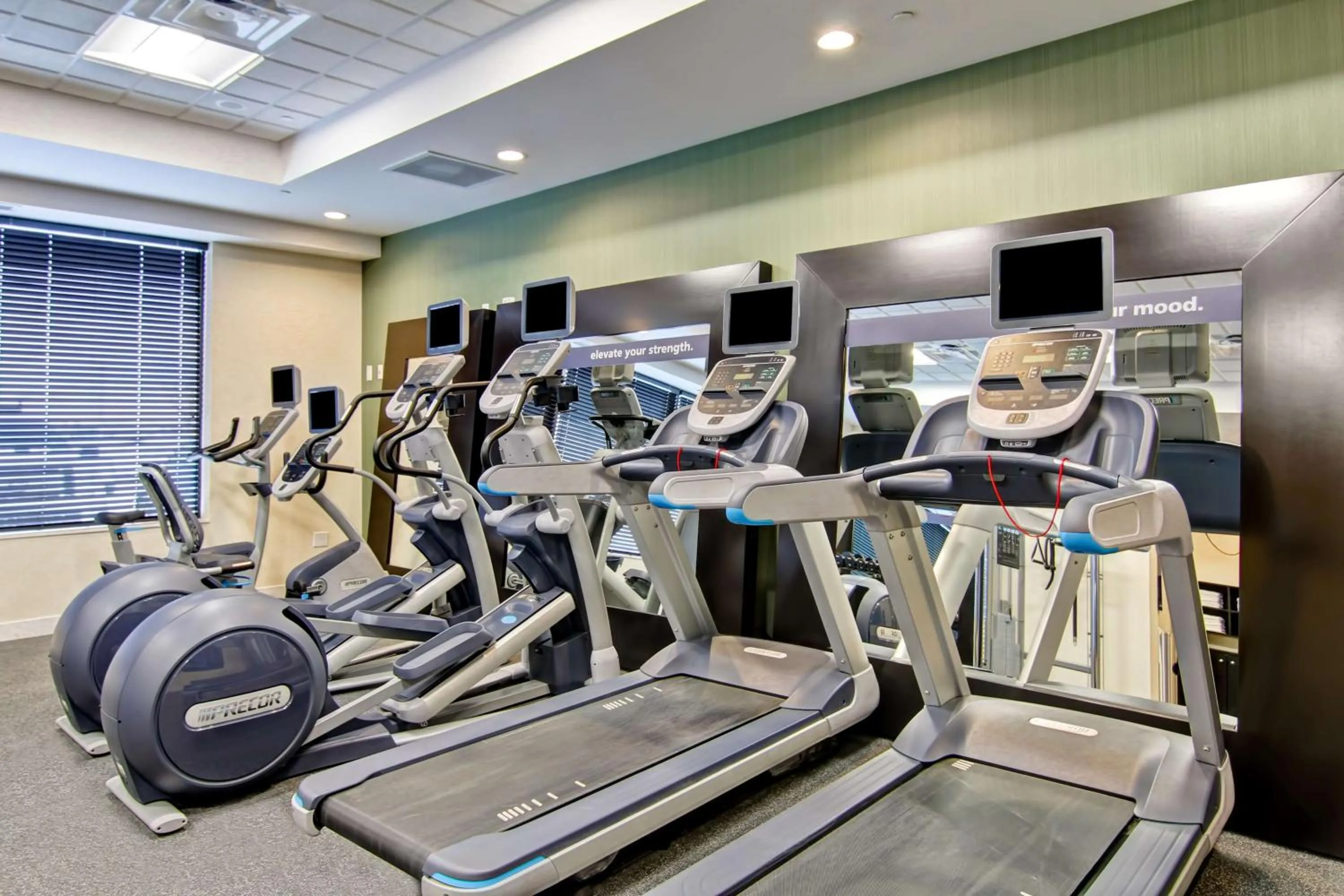Fitness centre/facilities in Hampton Inn & Suites by Hilton Saskatoon Airport