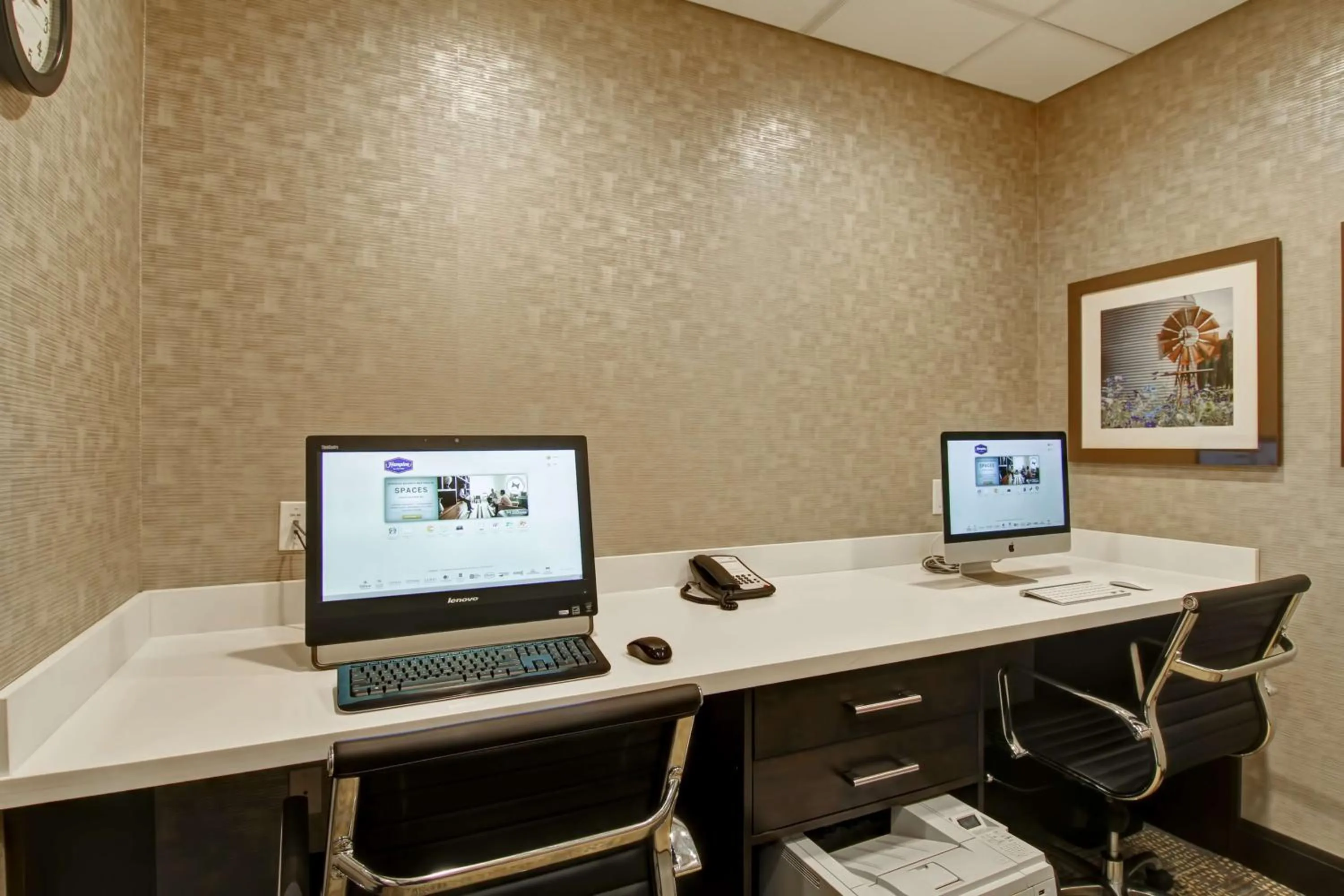 Business facilities in Hampton Inn & Suites by Hilton Saskatoon Airport