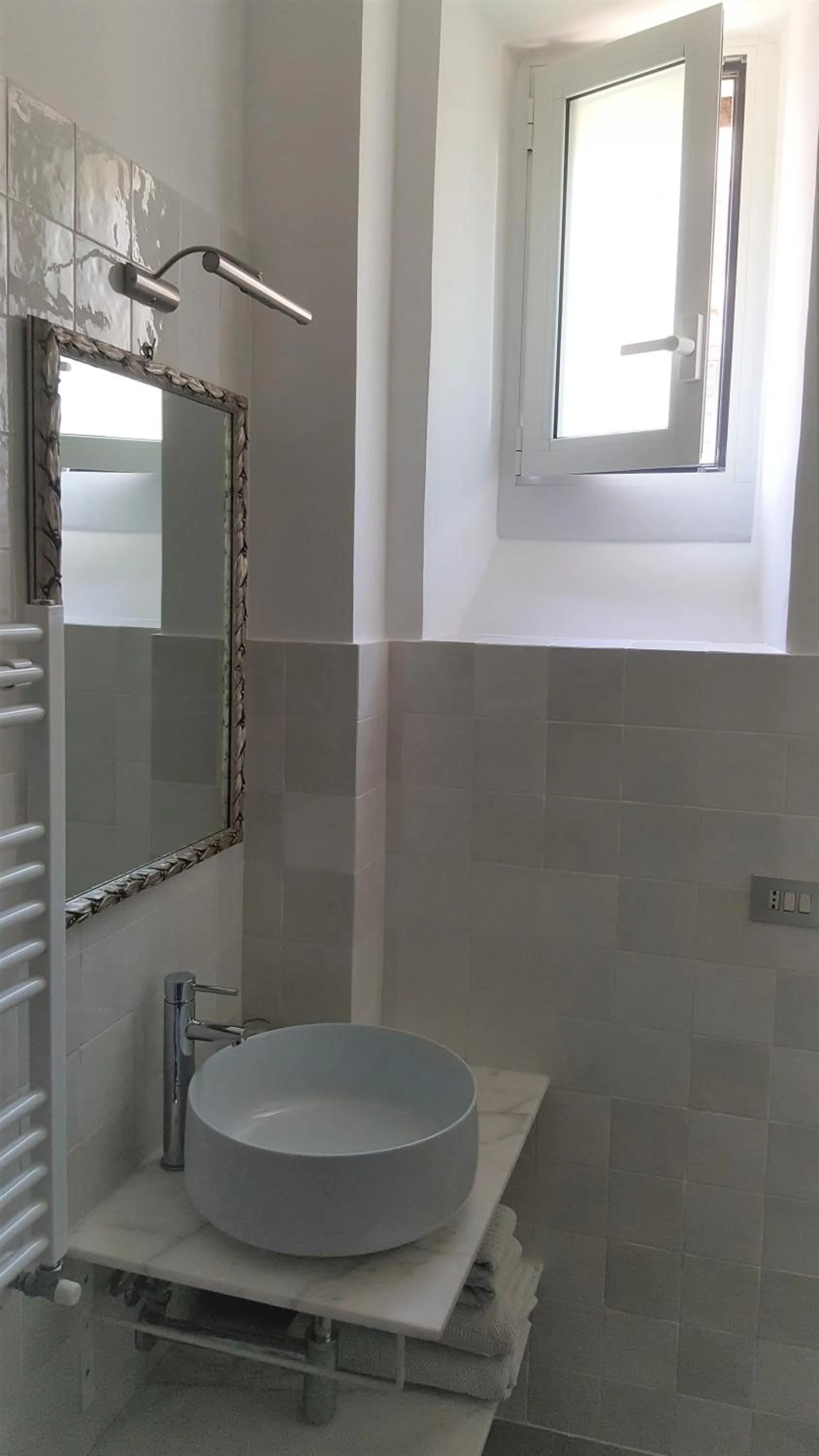 Bathroom in B&B Colori di Roma