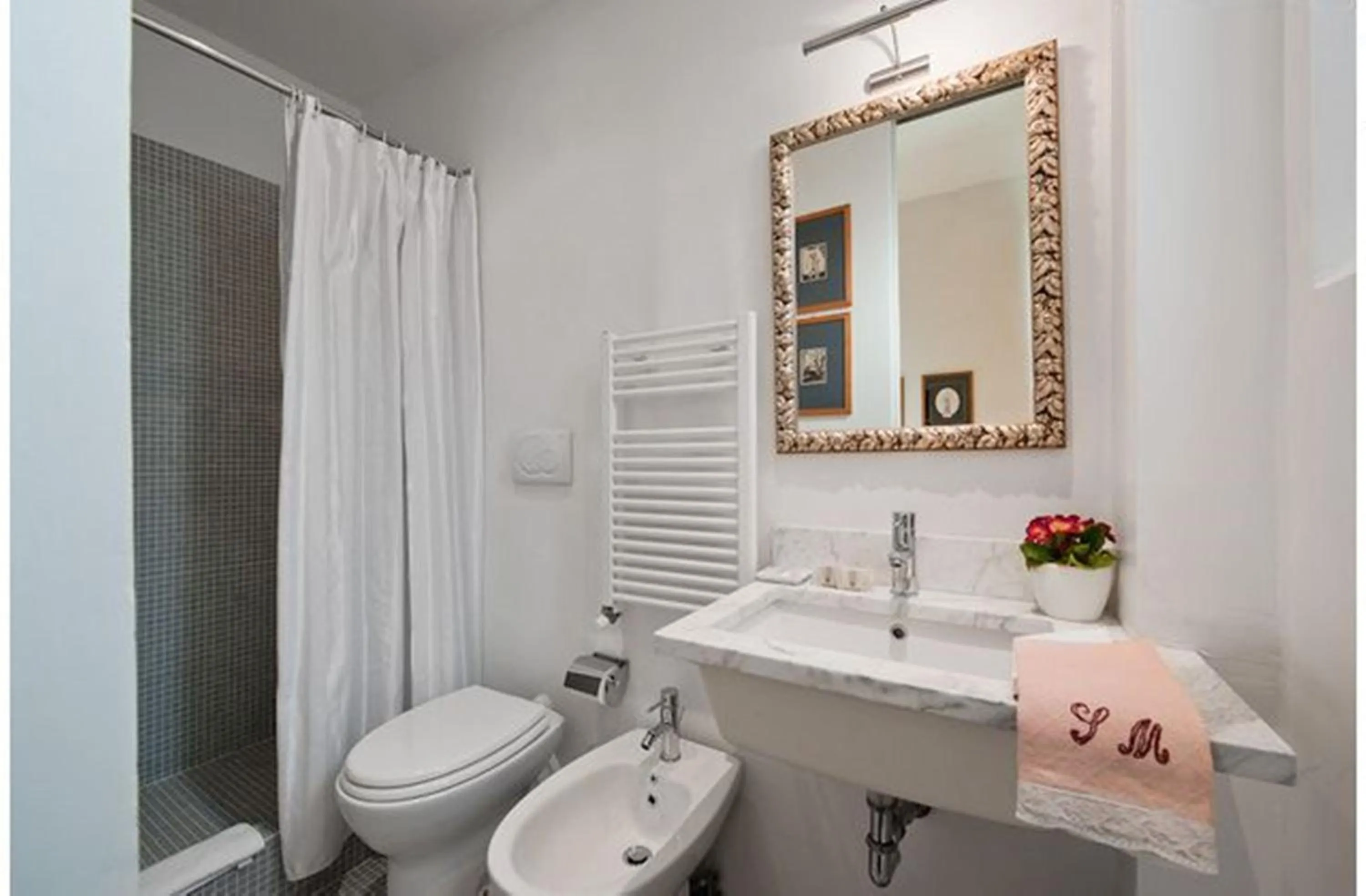 Toilet in B&B Colori di Roma