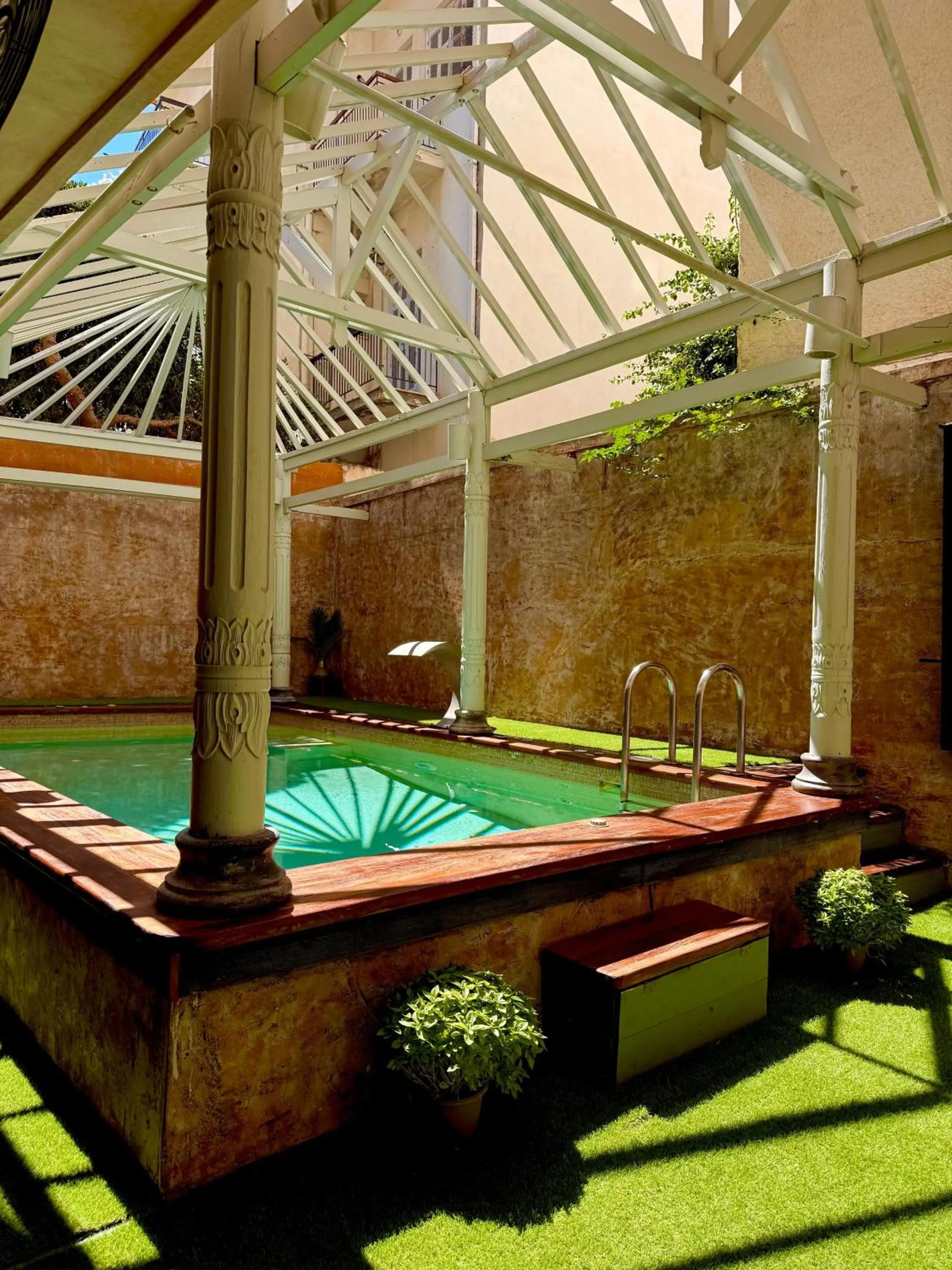 Swimming pool in Great Greece Le Convivial Suites