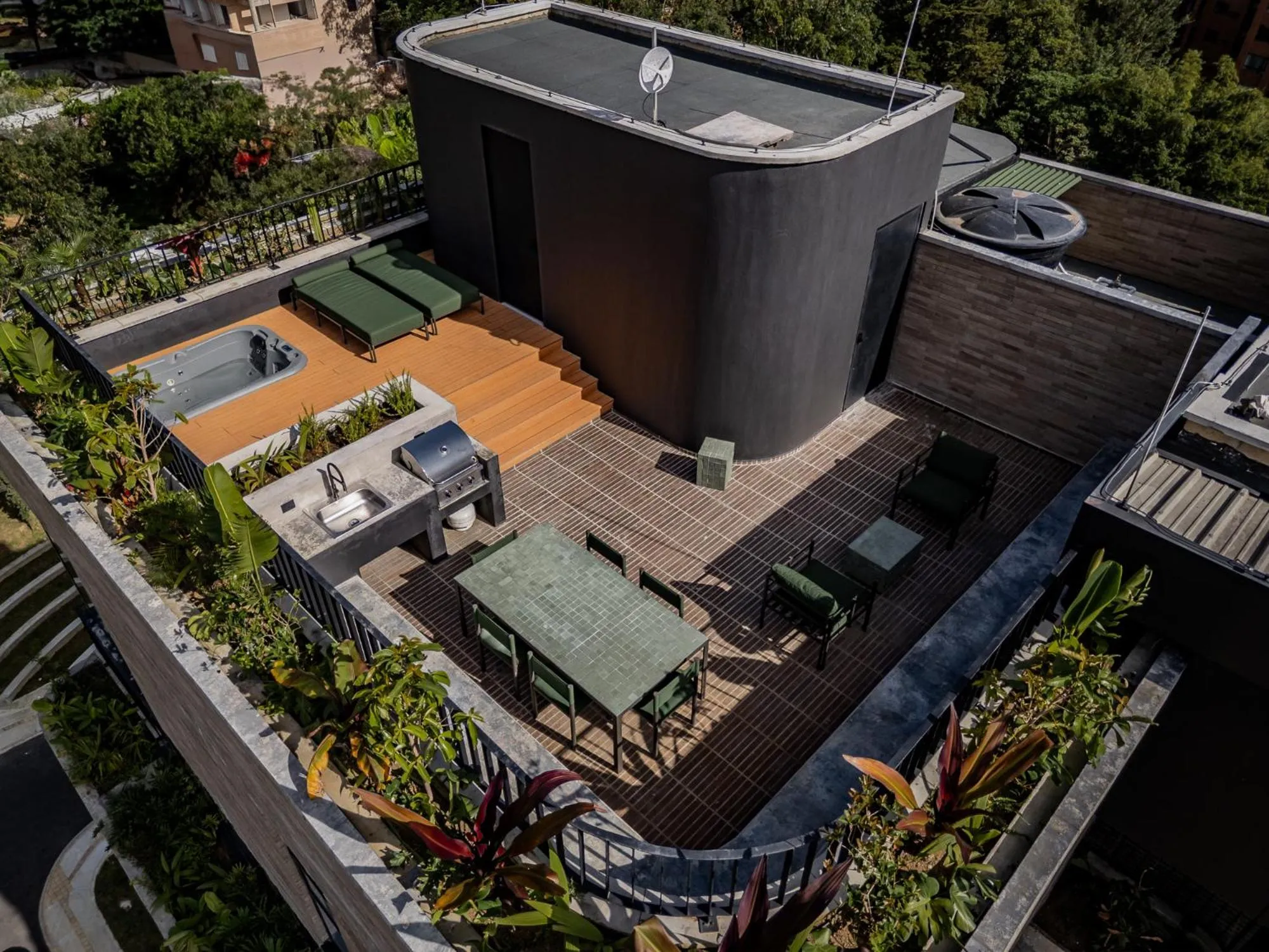 Hot Tub in The Somos Loho Hotel