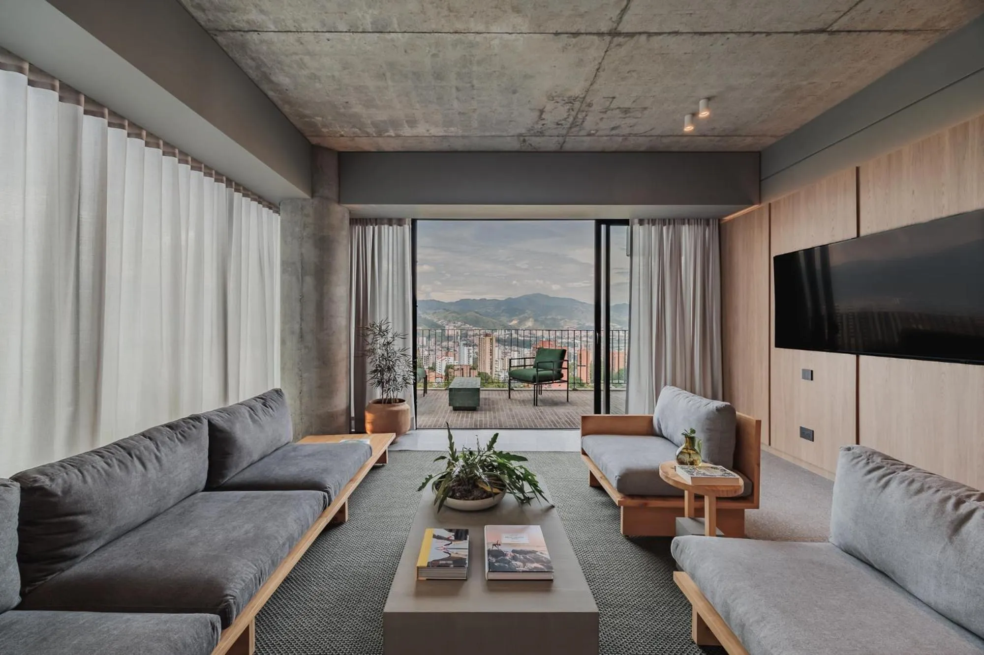 TV and multimedia in The Somos Loho Hotel