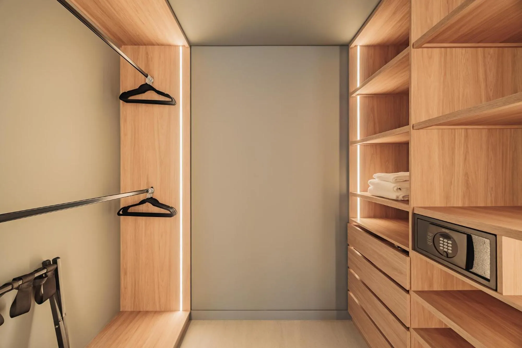 safe in The Somos Loho Hotel