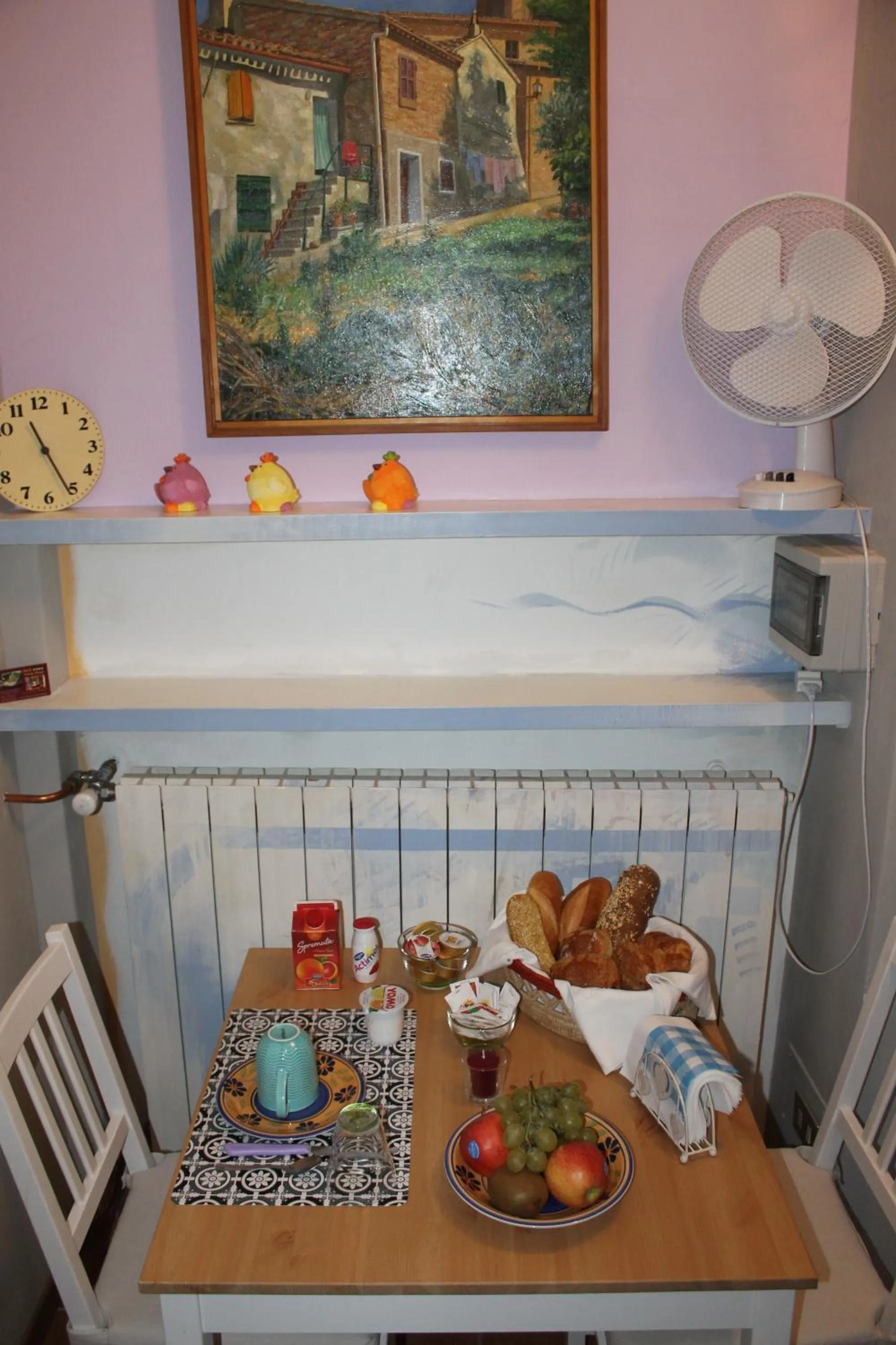 Dining area in B&B Artistic House