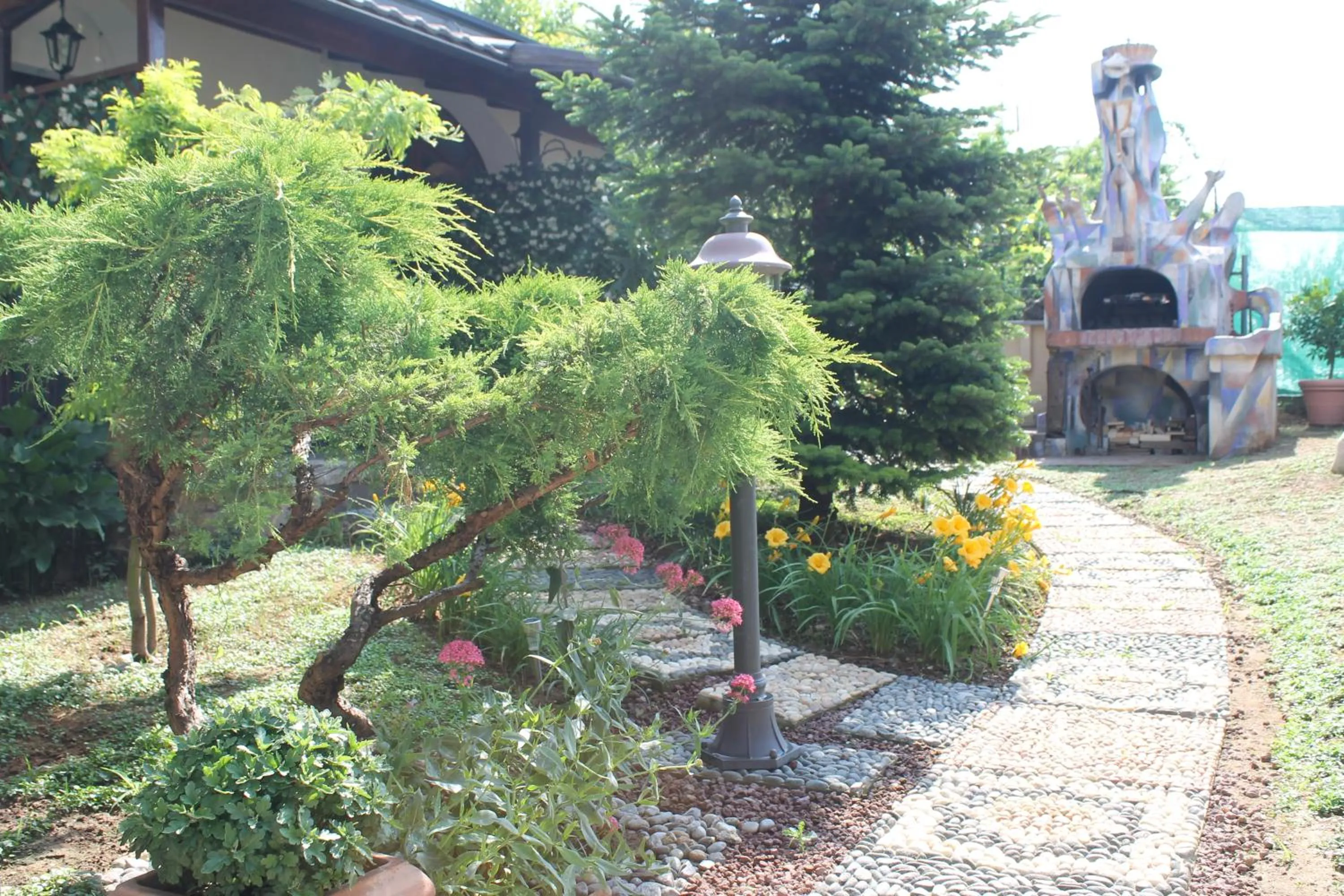 Garden in B&B Artistic House