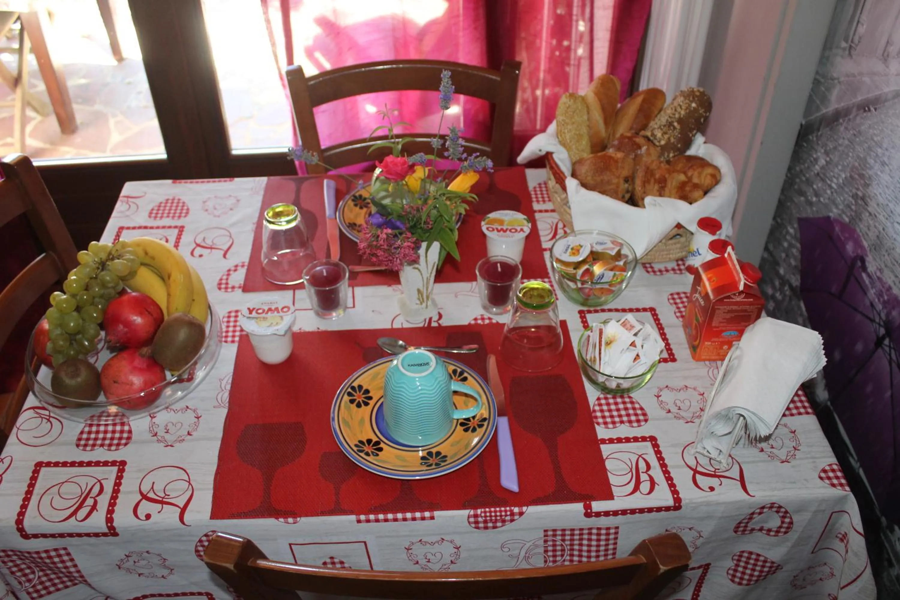 Dining area in B&B Artistic House