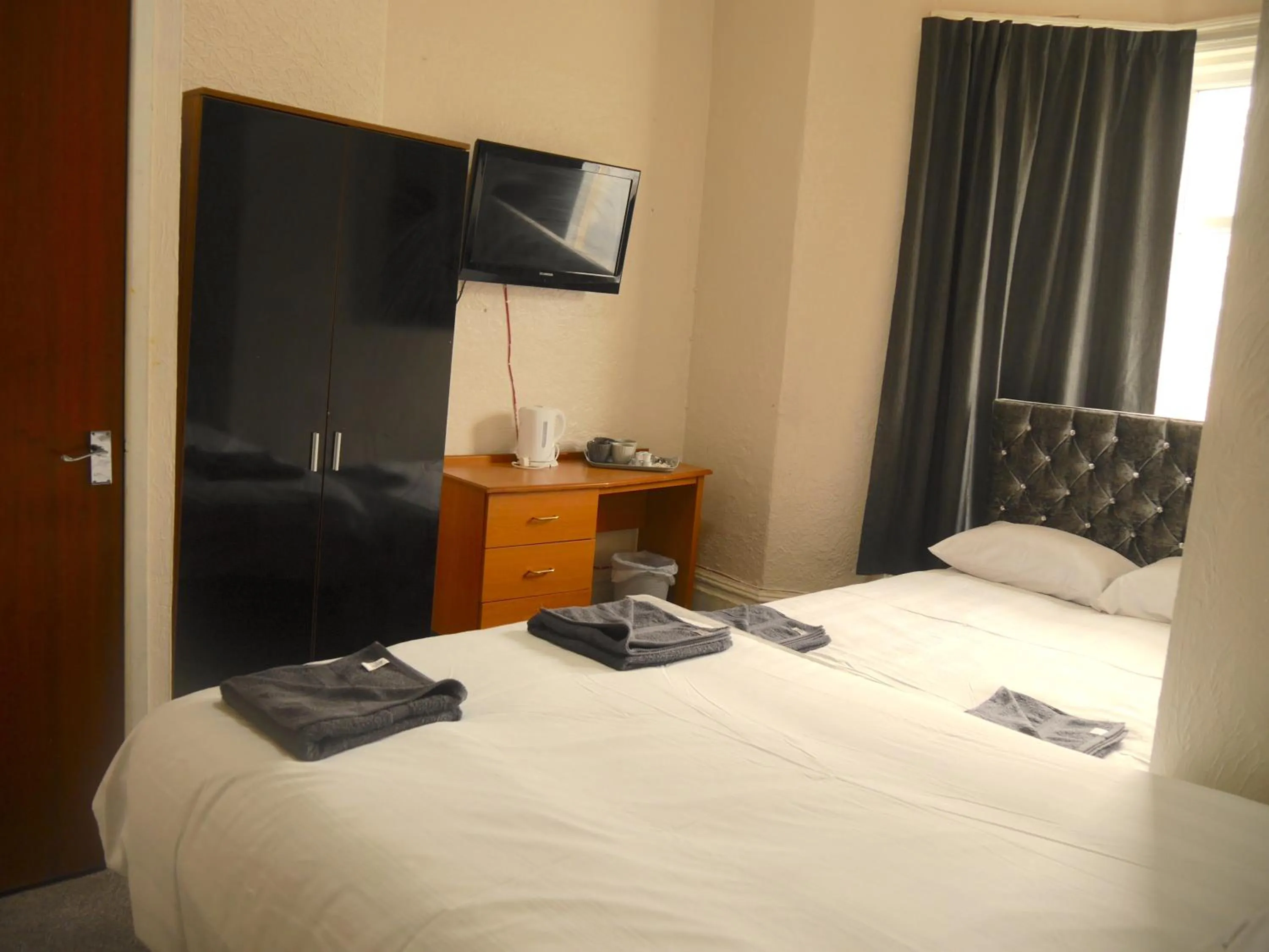 Photo of the whole room, Bed in The Stone House Hotel