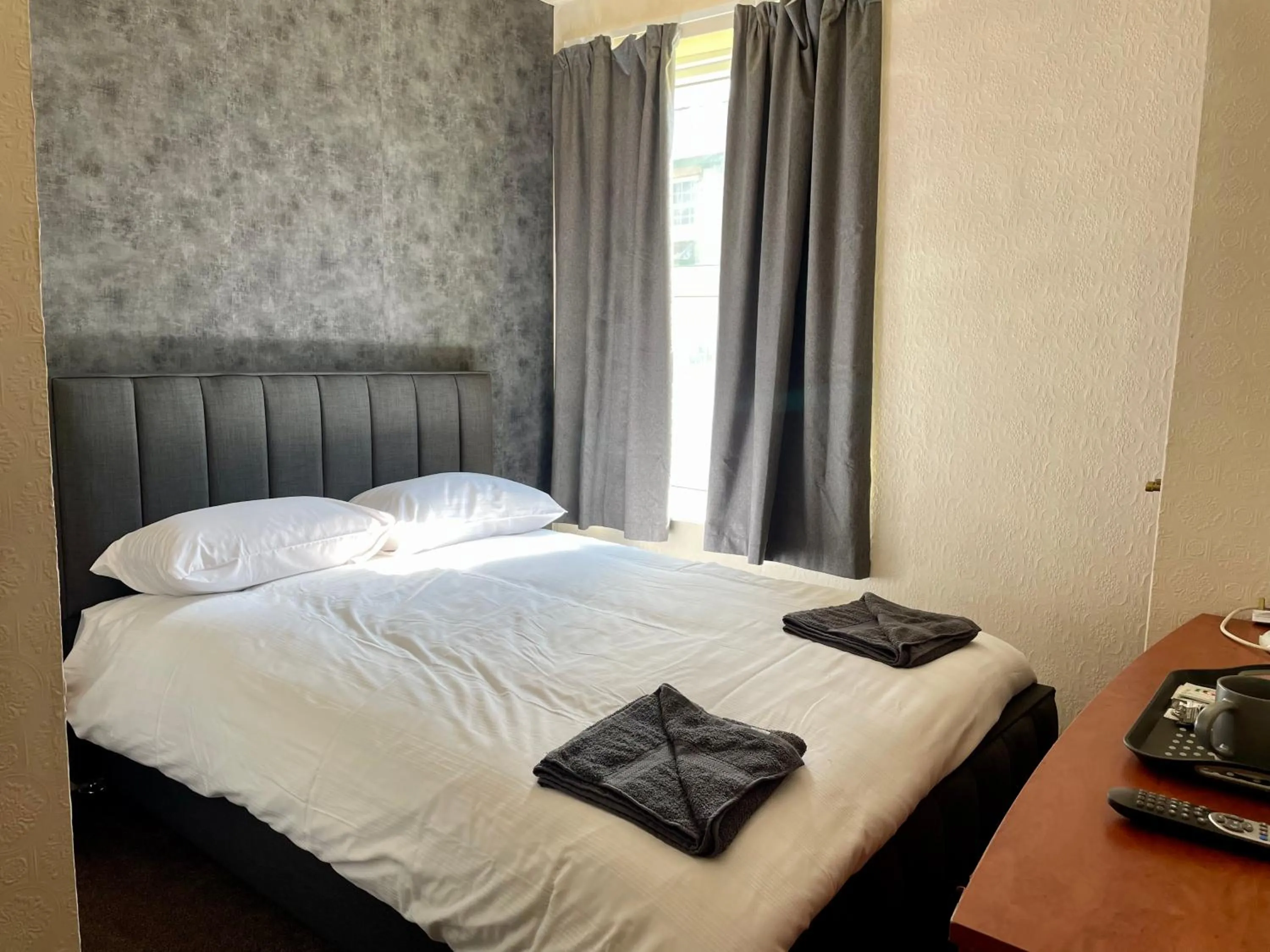 Photo of the whole room, Bed in The Stone House Hotel